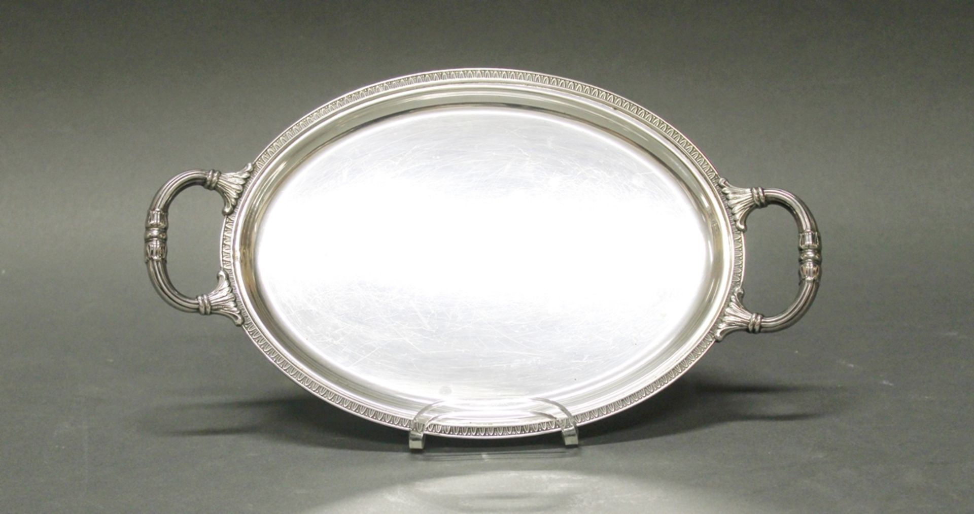 Tablett, Silber 800, Italien, oval, Rand mit Blattstab, zwei Handhaben, glatter Spiegel, 30.8 x 17.