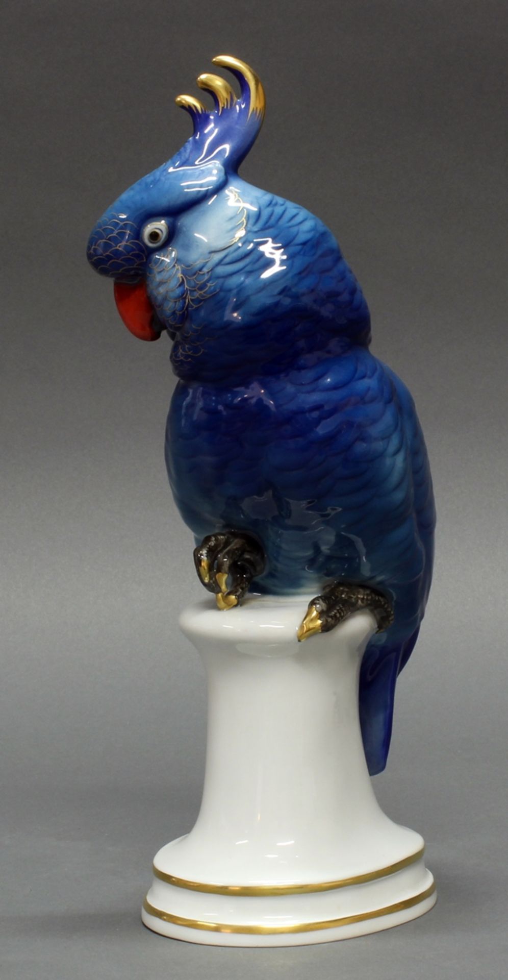 Porzellanfigur, "Kakadu", Ens, polychrom und goldstaffiert, 28.5 cm hoch - Bild 2 aus 2