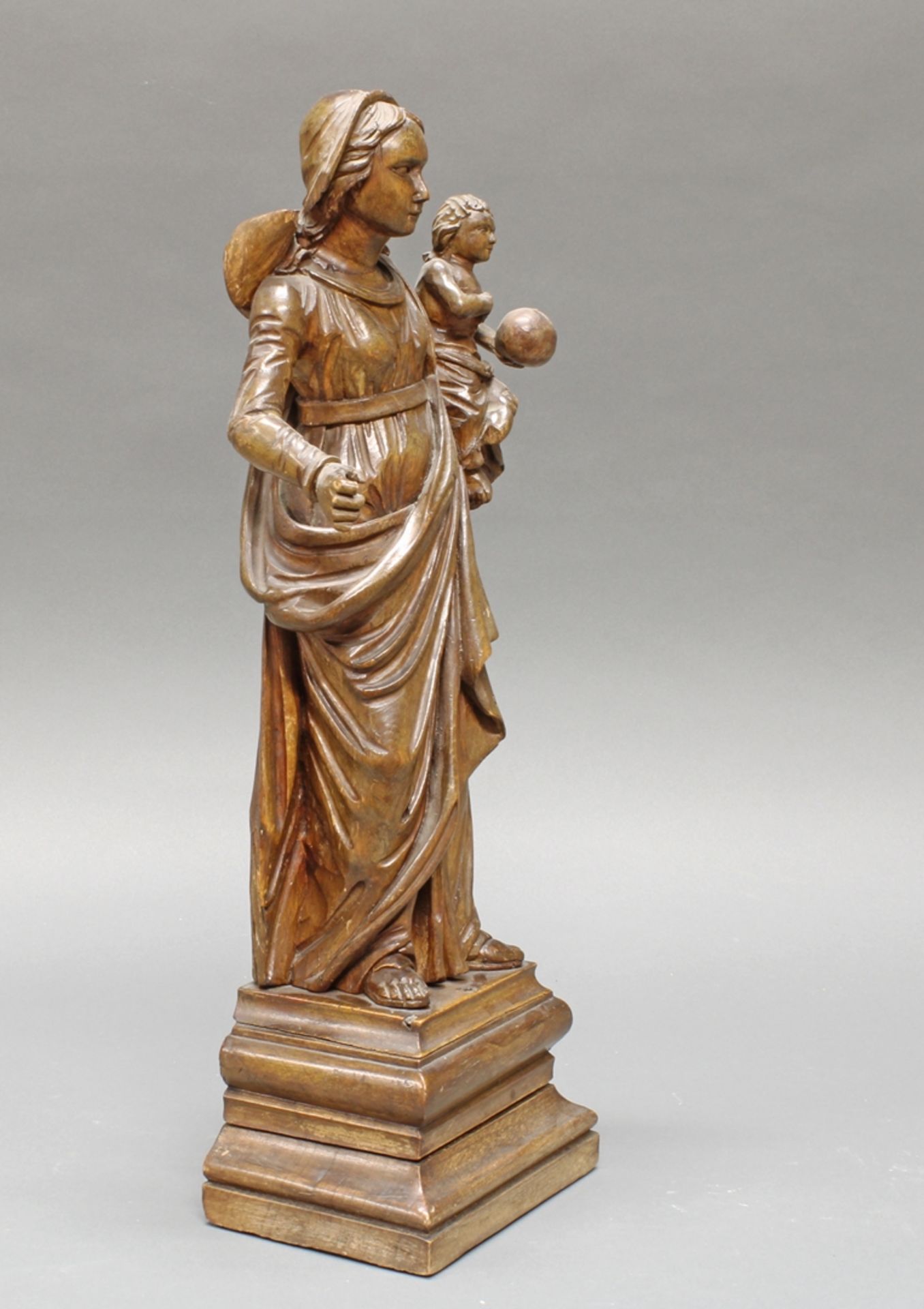 Skulptur, Holz geschnitzt, "Madonna mit Kind", 19. Jh., auf Sockel, 51 cm hoch, Finger und Draperie - Bild 2 aus 5