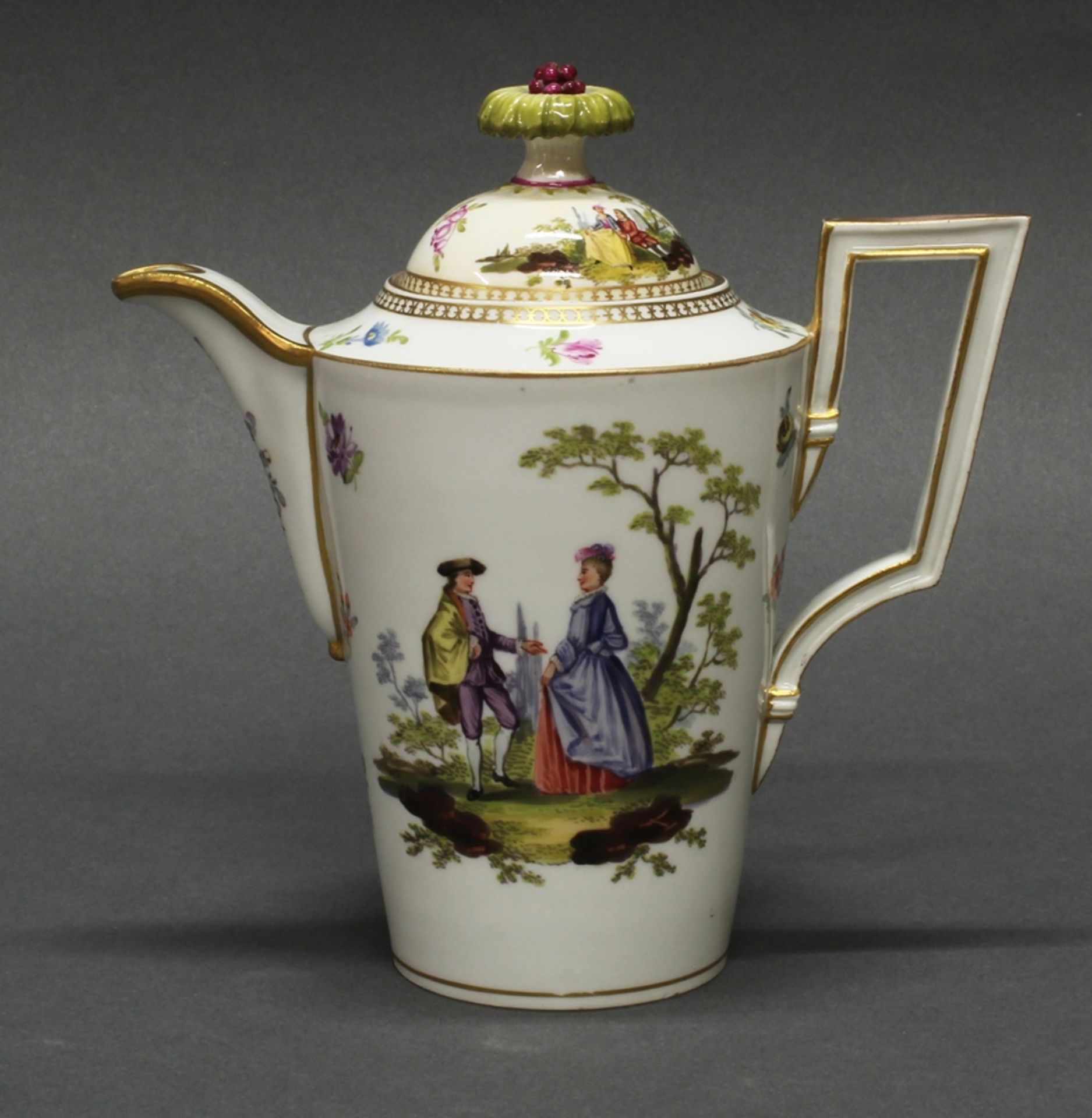 Kaffeekanne, Meissen, Schwertermarke, 1774-1817, 2. Wahl, konische Empireform mit J-Henkel, farbig 