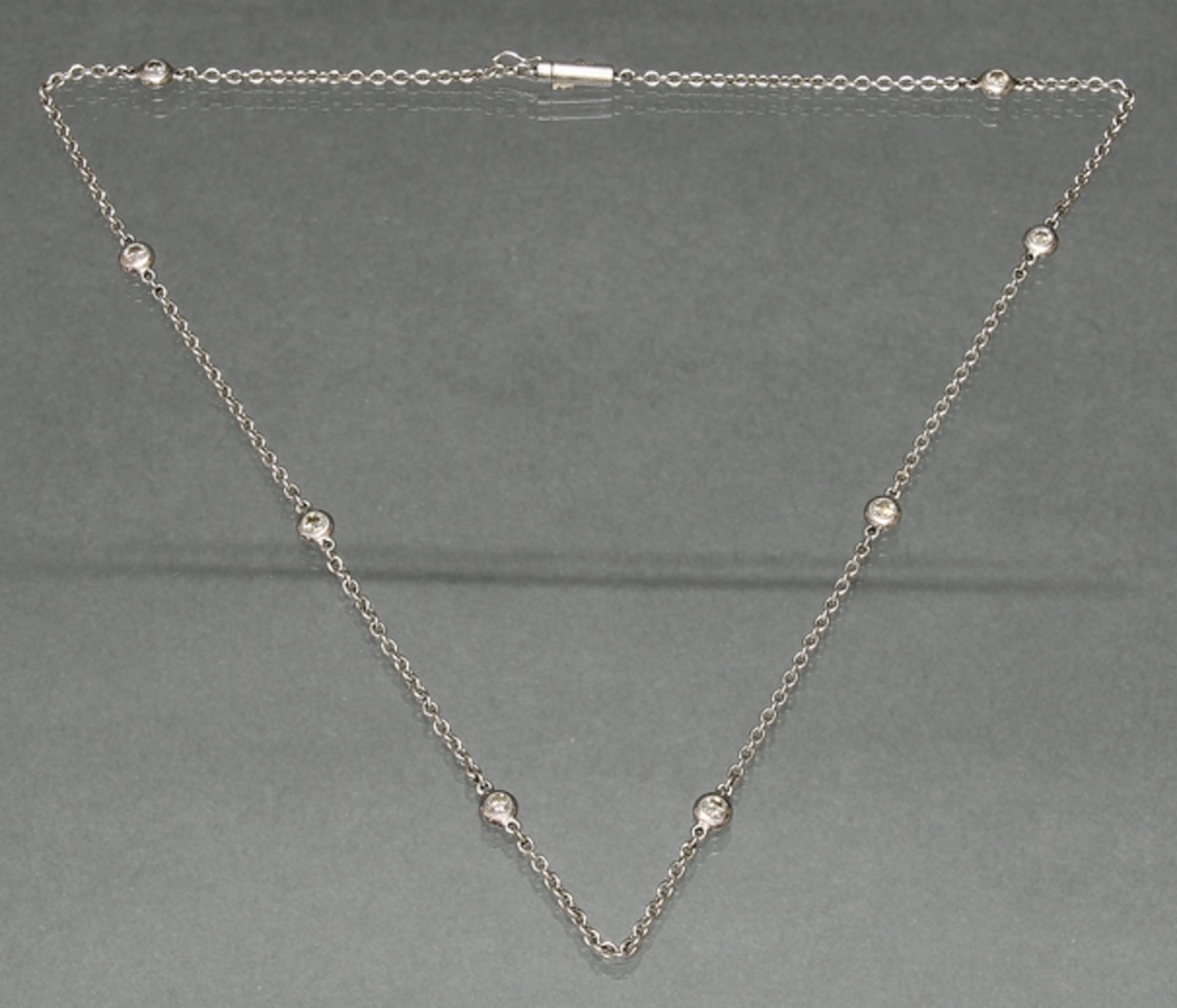 Collierkettchen, WG 750, 8 kleine Diamanten, ca. 40 cm lang, 5 g