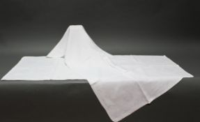 2 Handtücher, Jugendstil, Anfang 20. Jh., weißes Leinen, Dekorentwurf womöglich von Henry van der V