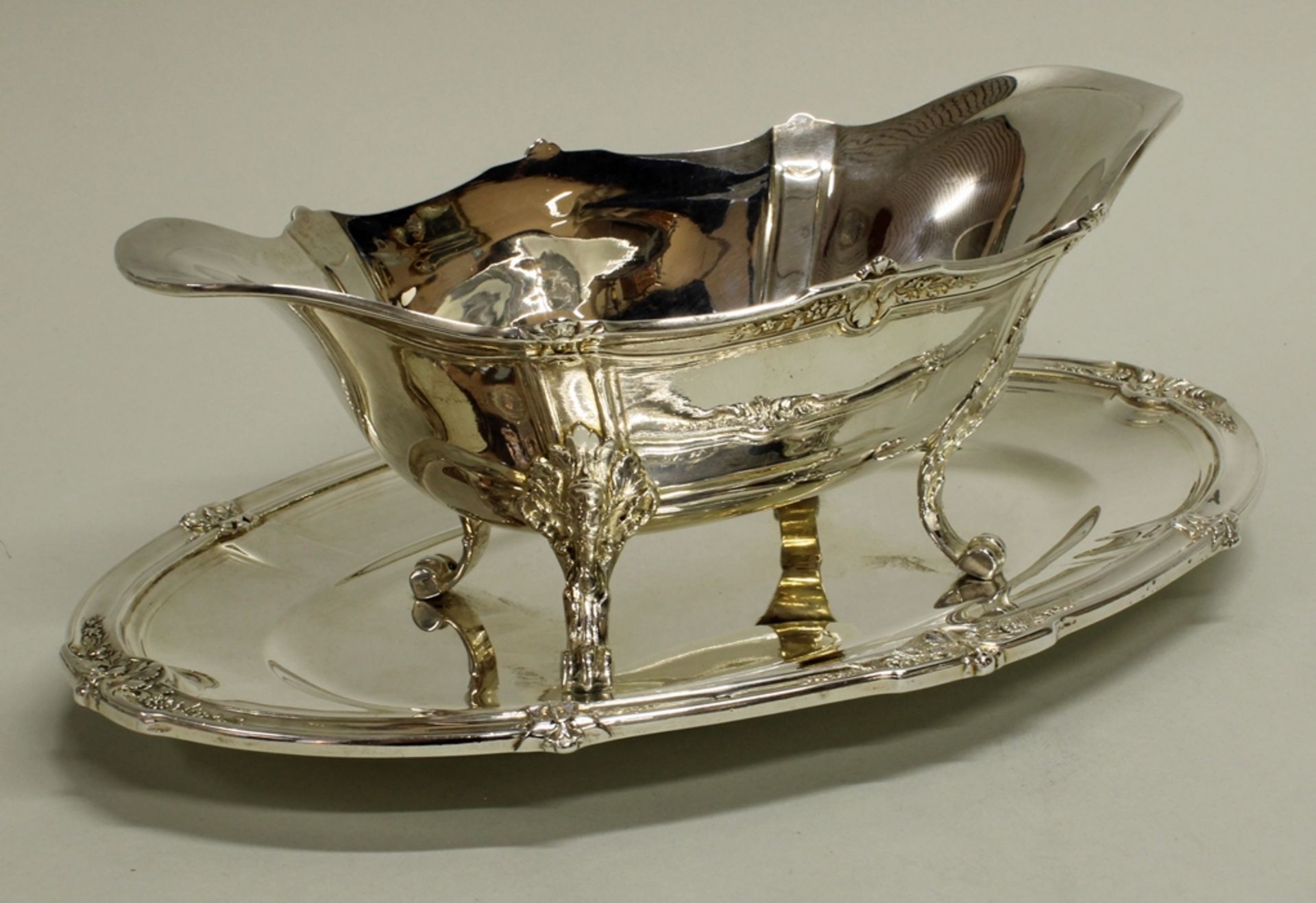 Saucière, Silber 950, Frankreich, um 1900, Eugène Lefebvre, Schiffchenform mit vier Volutenfüßen, a