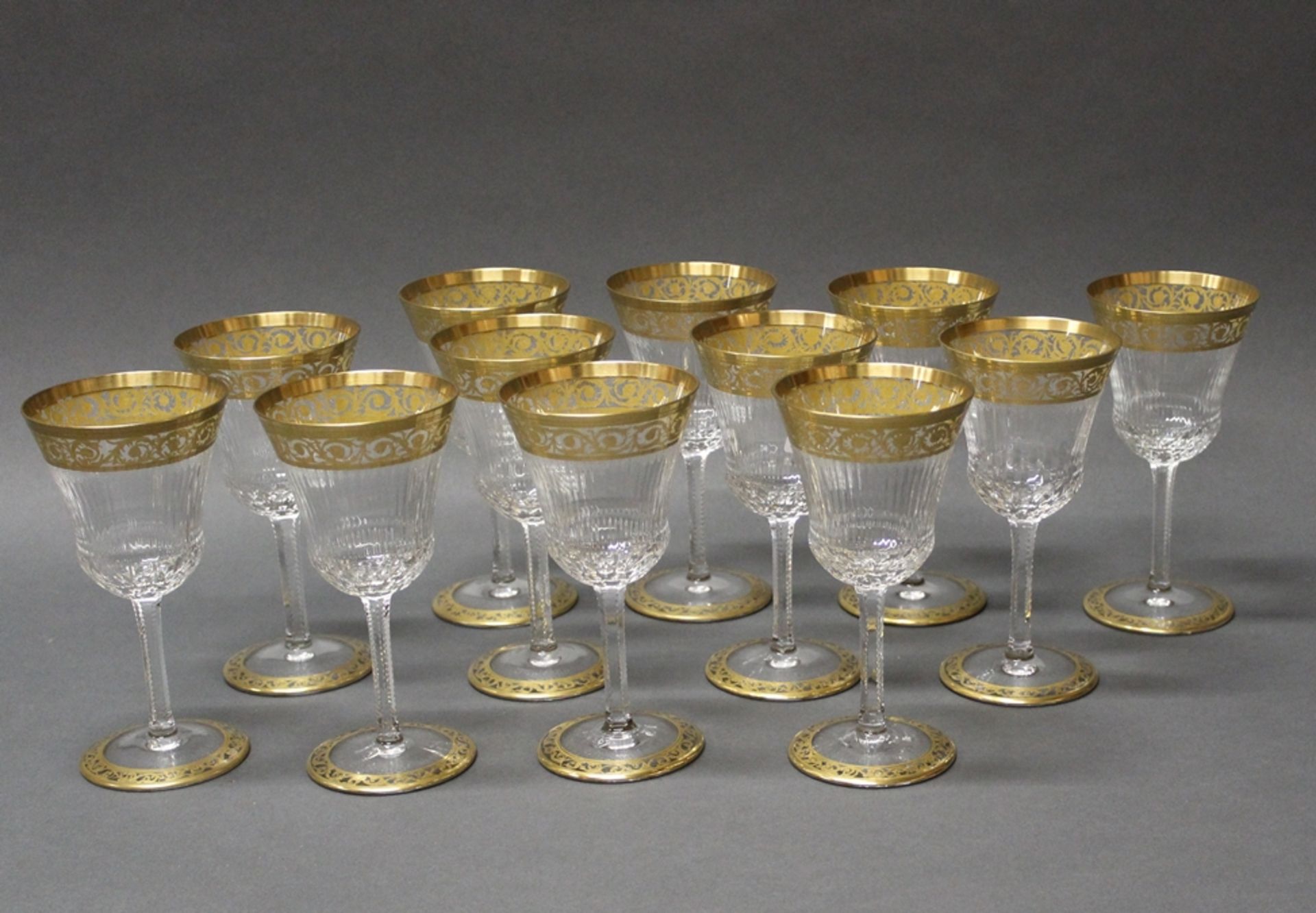 12 Weißweingläser, "Thistle", Cristallerie Saint Louis, 2. Hälfte 20. Jh., Dekor Thistle Gold, farb