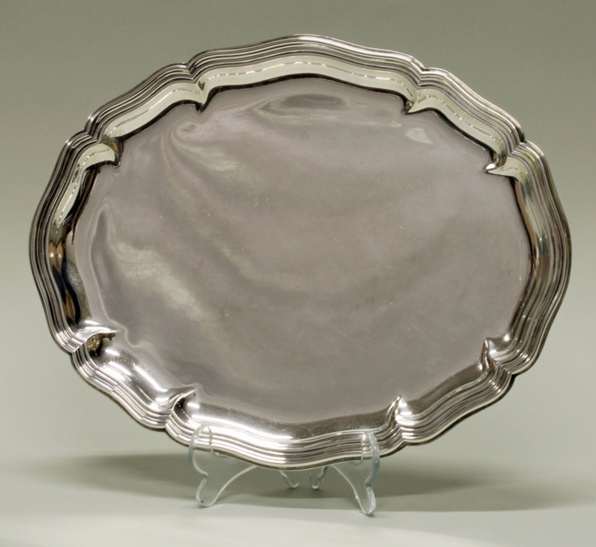 Tablett, Silber 830, Wilkens, oval, passig-geschweifter Profilrand, 30.5 x 24 cm, ca. 320 g, leicht