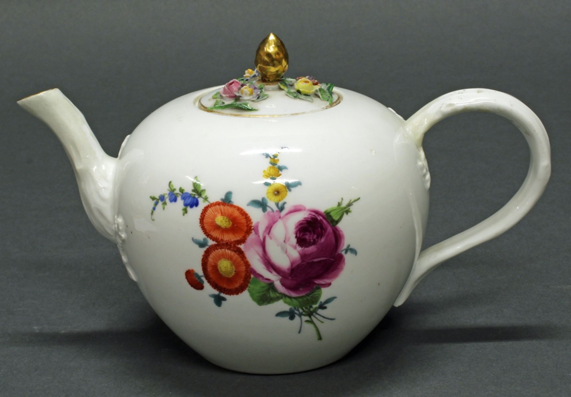 Teekanne, Meissen, Schwertermarke, 1774-1817, gebaucht, Ausguss und Henkel in Astform, bunte Blumen