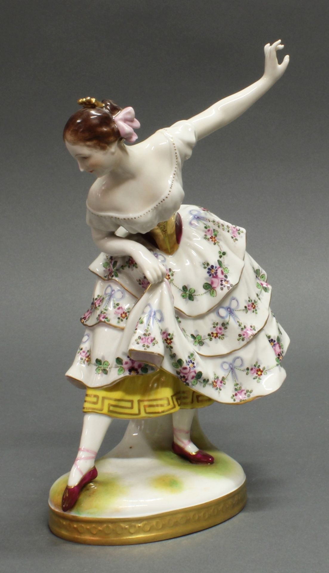 Porzellanfigur, "Tänzerin Fanny Elßler", Volkstedt, 1915-1934, polychrom und goldstaffiert, 23.5 cm