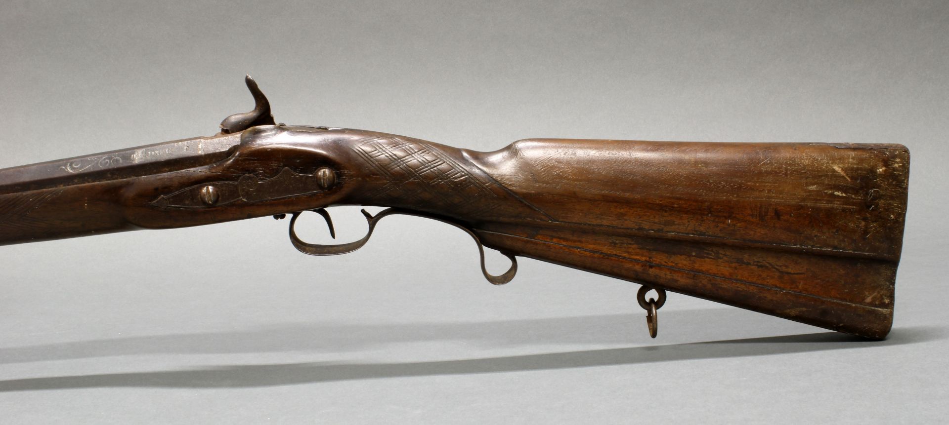 Perkussionsgewehr, wohl Spanien, 19. Jh., Vorderlader, sign. "Perez", Nussbaumschaft, 127 cm hoch, - Bild 4 aus 5