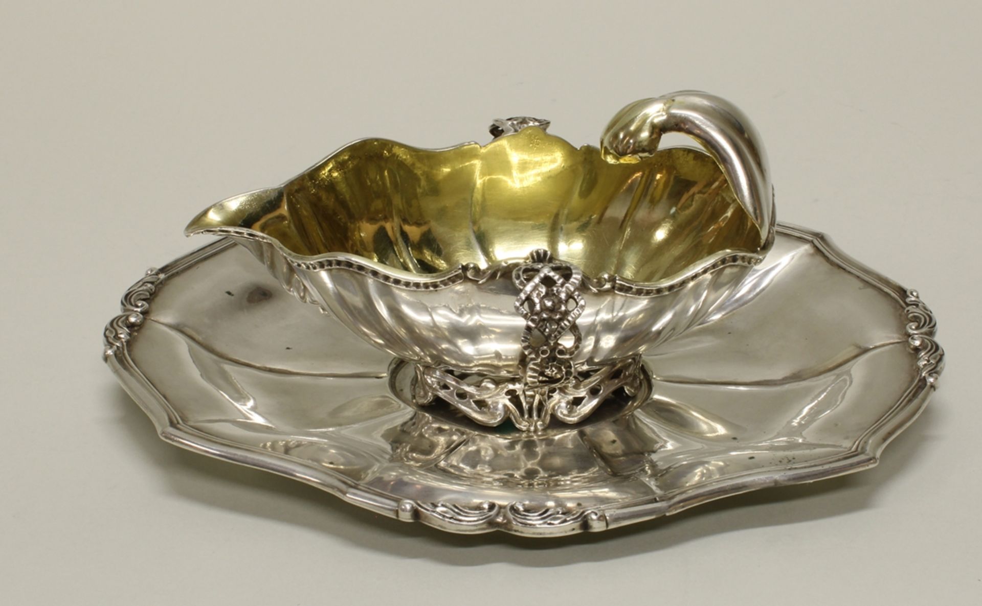 Saucière mit Présentoir, Silber, womöglich Frankreich 18./19. Jh., Marken, gliedernde Züge, profili