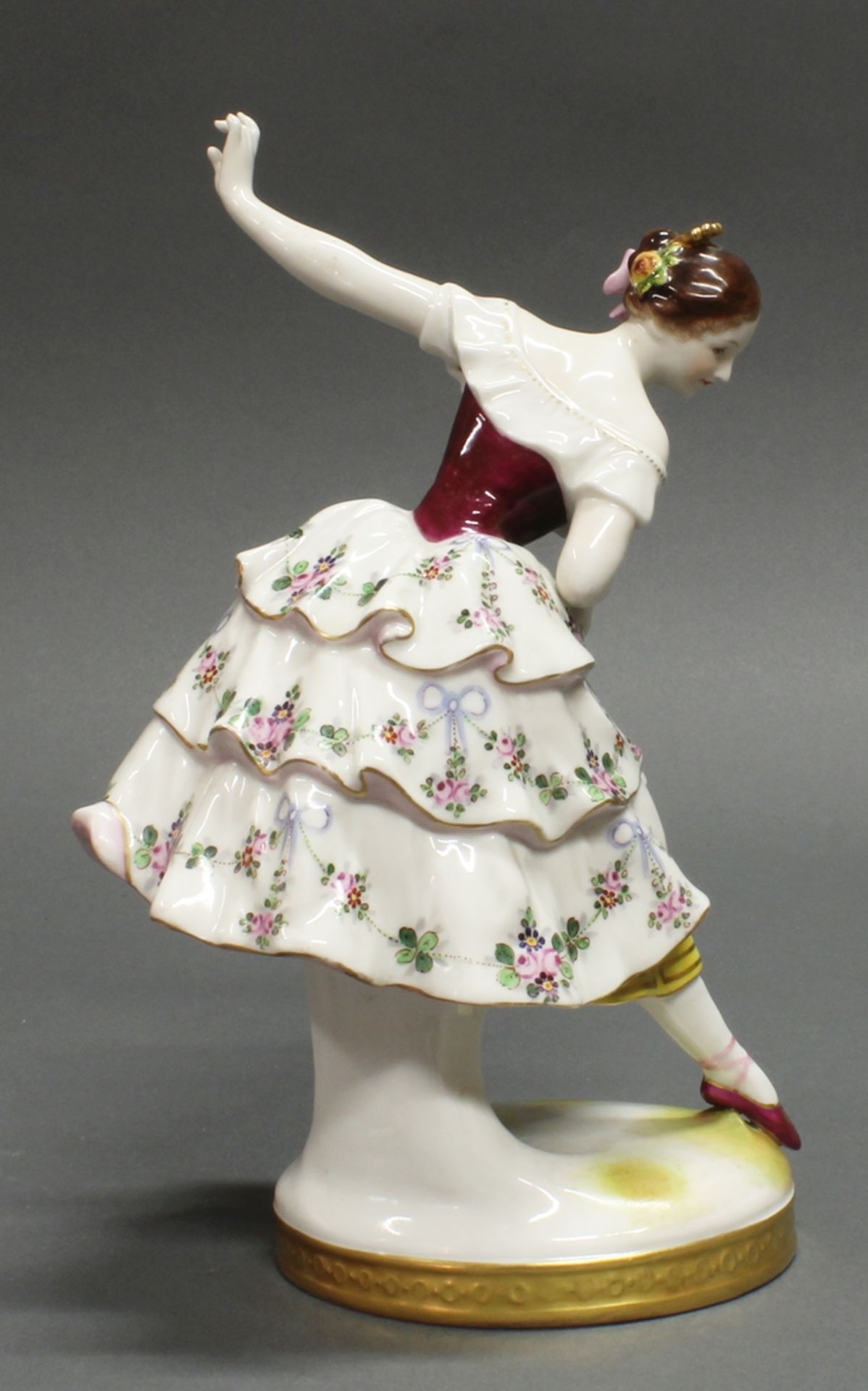 Porzellanfigur, "Tänzerin Fanny Elßler", Volkstedt, 1915-1934, polychrom und goldstaffiert, 23.5 cm - Bild 2 aus 3