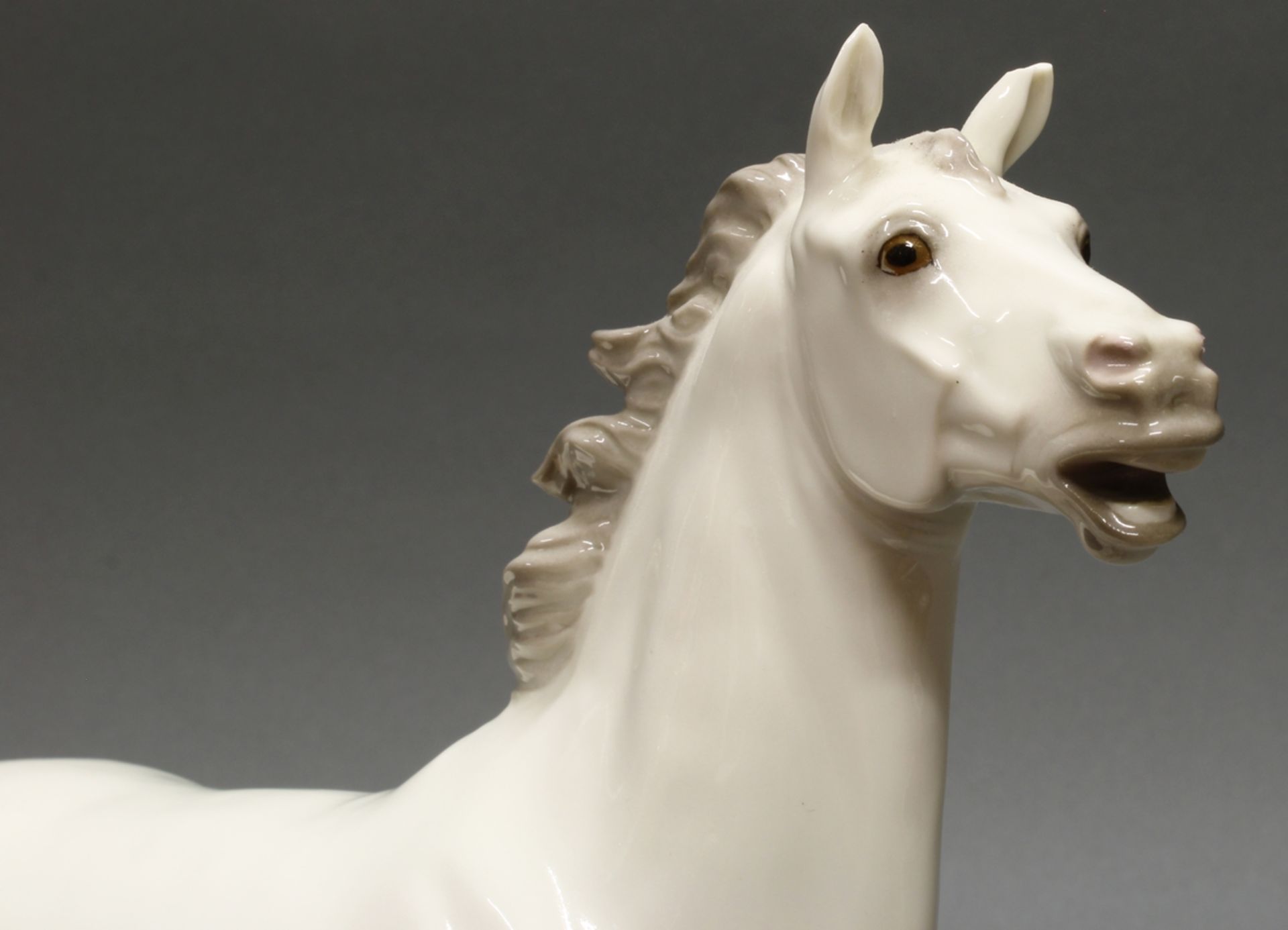 Porzellanfigur, "Trabendes Pferd", Nymphenburg, Modellnummer 807, polychrom, Modellentwurf von Hann - Bild 3 aus 3