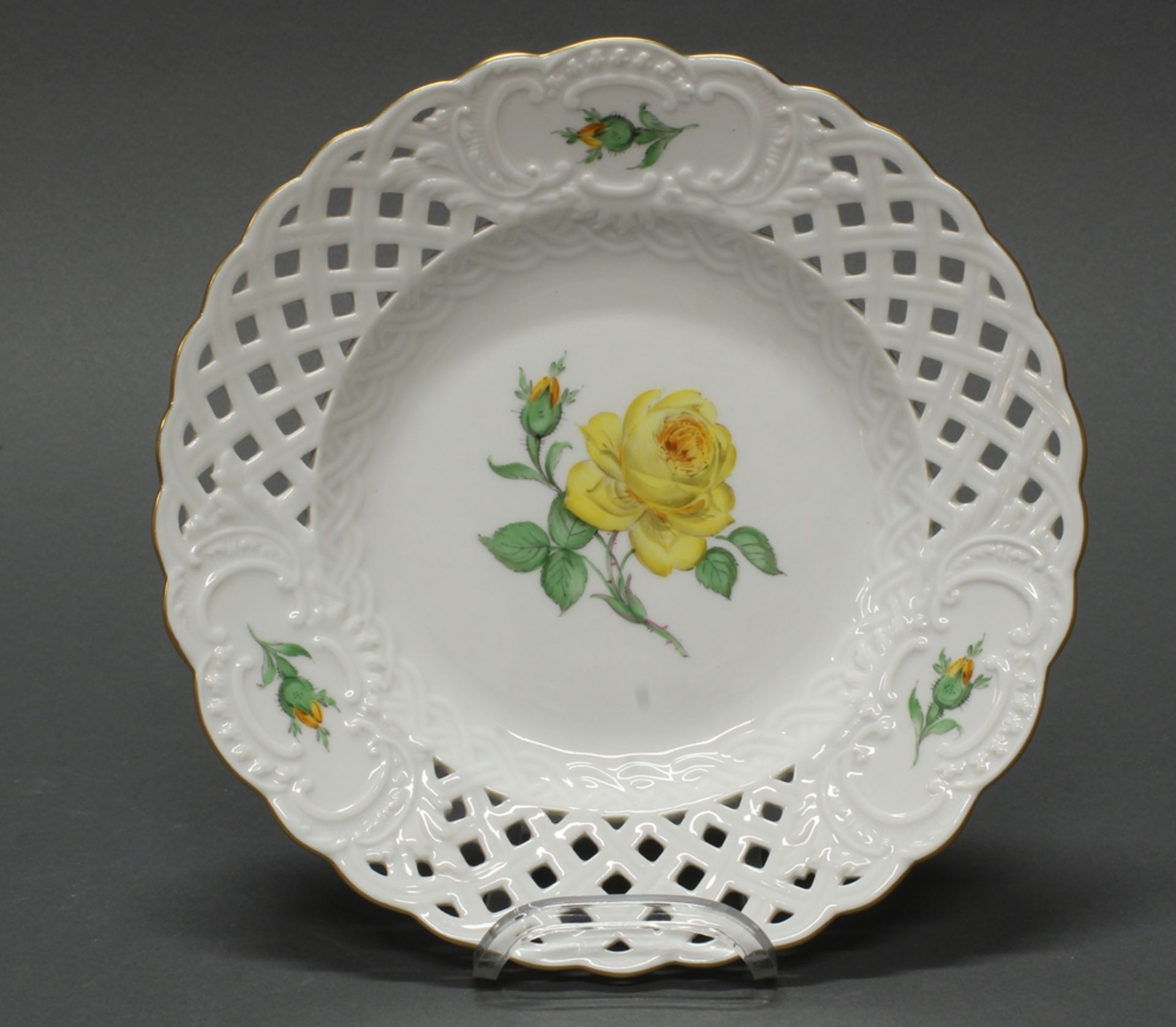 Durchbruchteller, Meissen, Schwertermarke, 1. Wahl, gelbe Rose, Goldrand, ø 18.5 cm