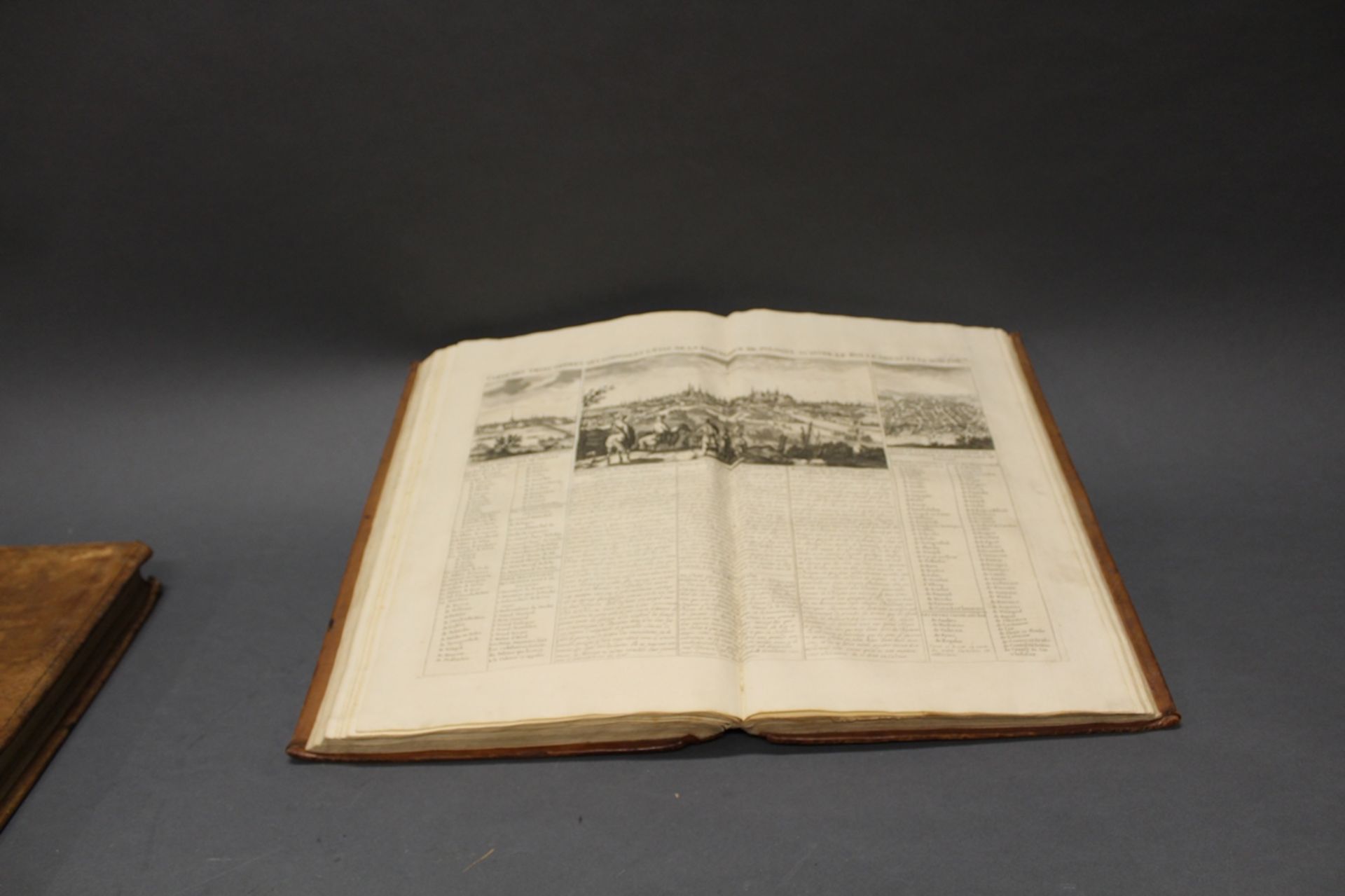 Atlas Historique, Gueudeville, Band IV (1714), zahlreiche Stiche, Ledereinband der Zeit mit rücksei - Image 2 of 2