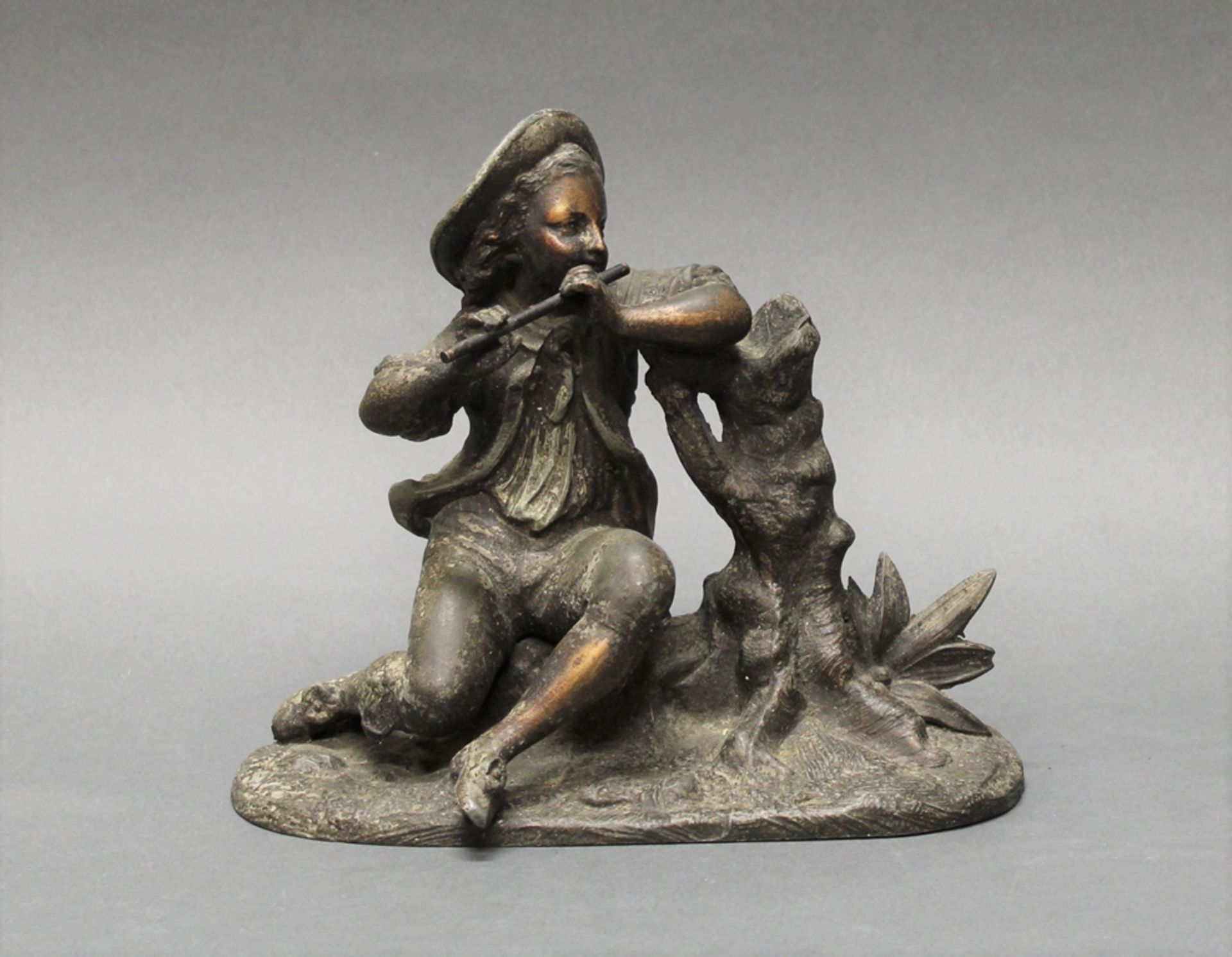 Bronze, "Flötenspielender Knabe", 20 cm hoch