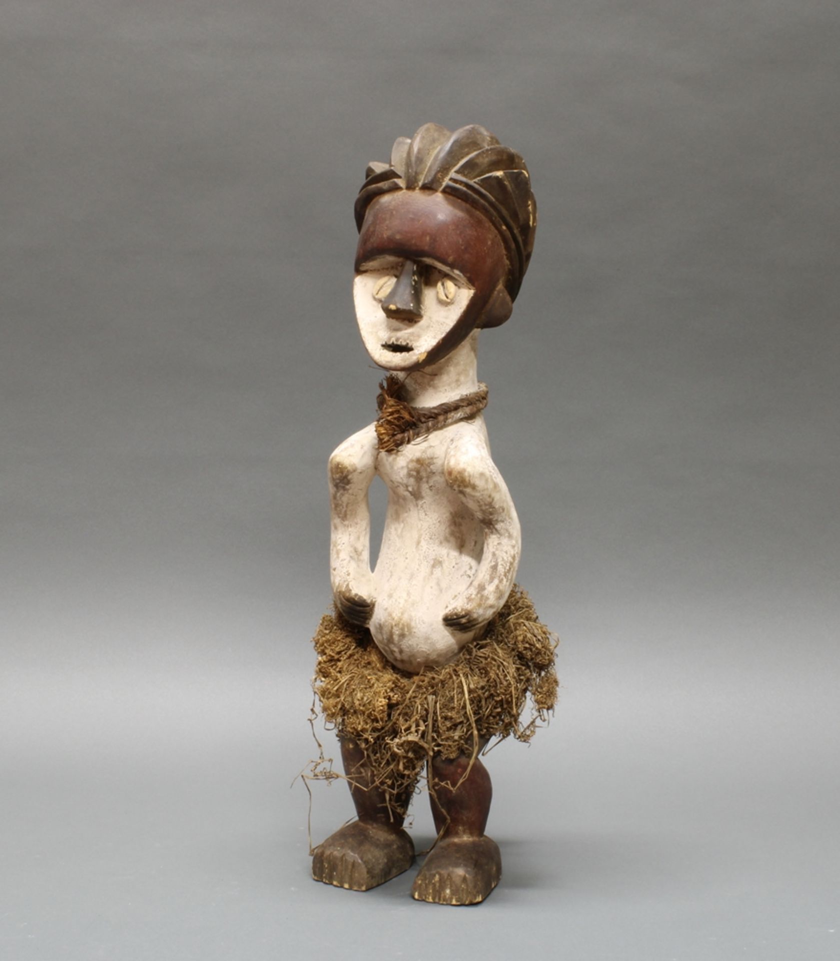 Figur, Ambete, Burkina Faso, Elfenbeinküste, Afrika, authentisch, Holz, Kaolin, Baströckchen und Ha