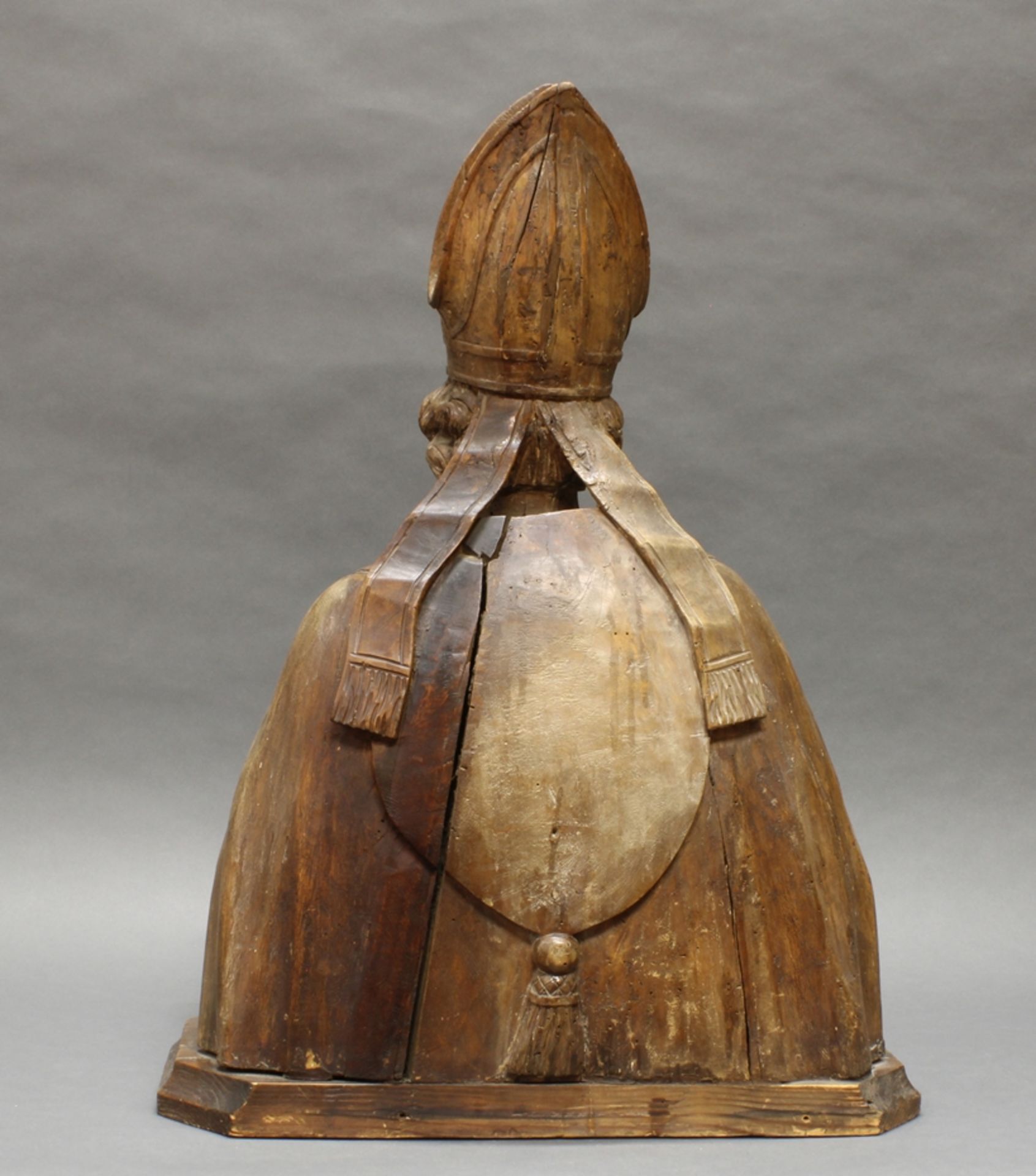 Skulptur, Holz geschnitzt, Reliquiar-Büste eines Bischofs, Rheinland, 18. Jh., H. 69 cm - Image 3 of 5