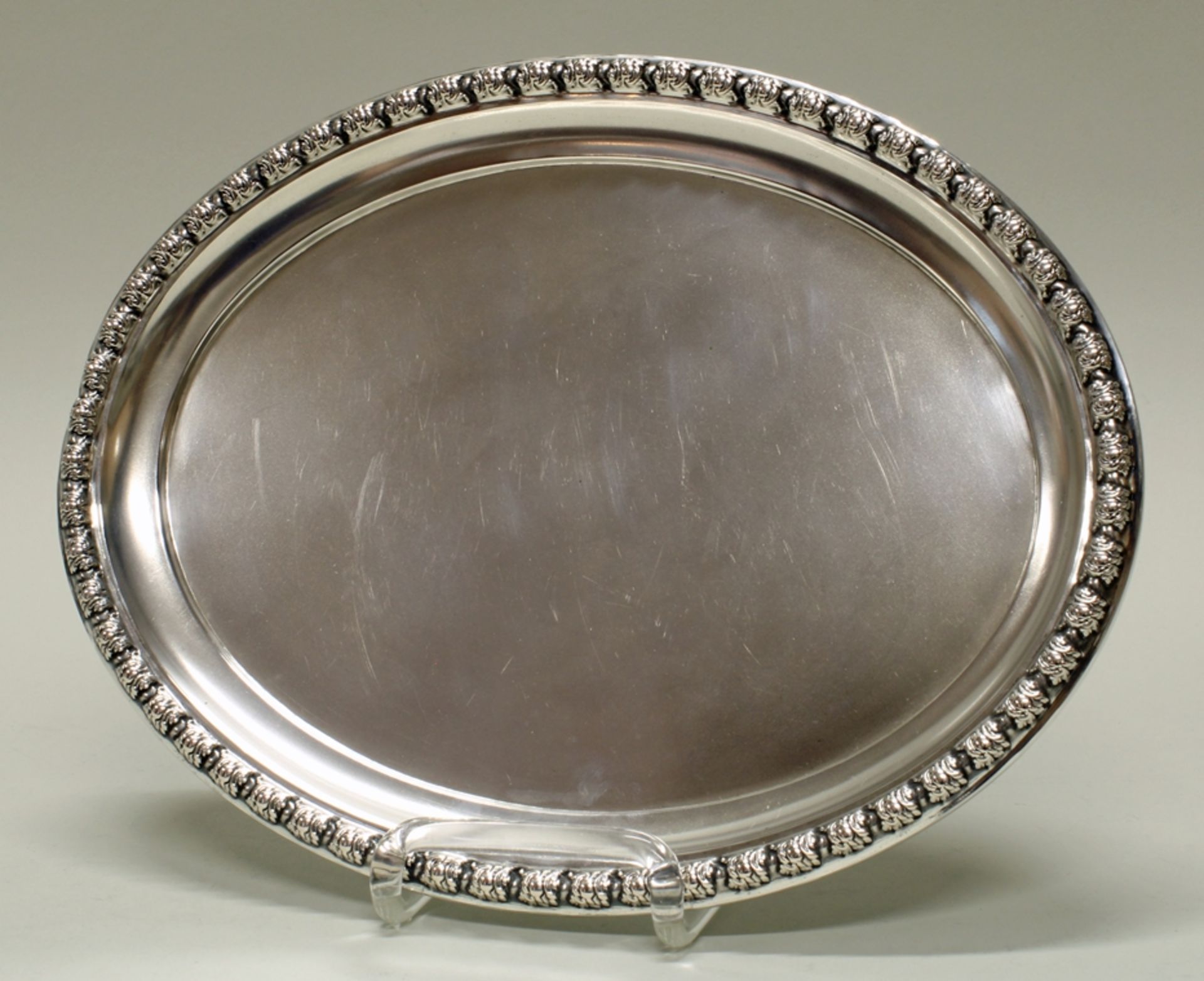 Tablett, Silber 800, Wilhelm Binder, oval, reliefierte Randbordüre, 28 x 22 cm, ca. 270 g, Delle