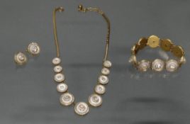 Schmuckset: Collier (mit Schlangengliederkette), Armband, Paar Ohrclipse, Ende 19. Jh., Gold verböd