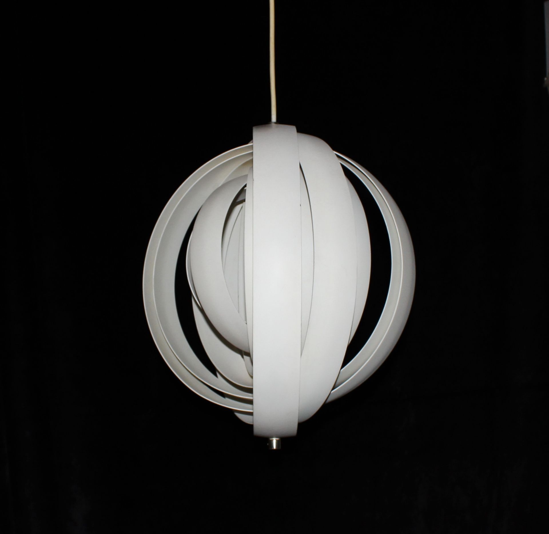 Deckenlampe, Design Verner Panton 1960, Modell Moon Lamp, klein, weiße Metall-Lamellen, einflammig, - Bild 2 aus 2