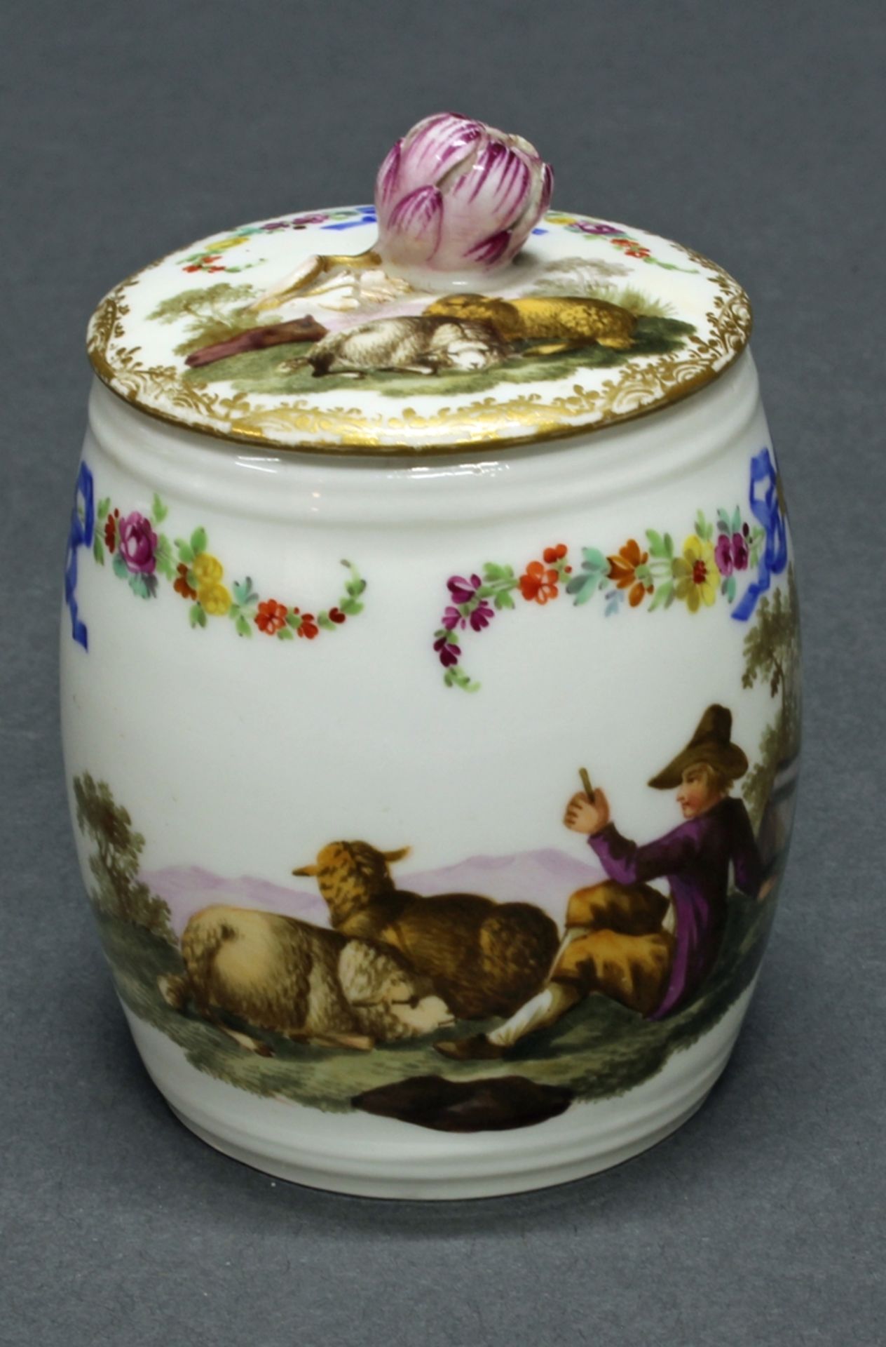 Senftopf, Meissen, Schwertermarke, 1774-1817, Fassform mit Henkel, farbige Malerei mit lagerndem Sc - Bild 2 aus 3