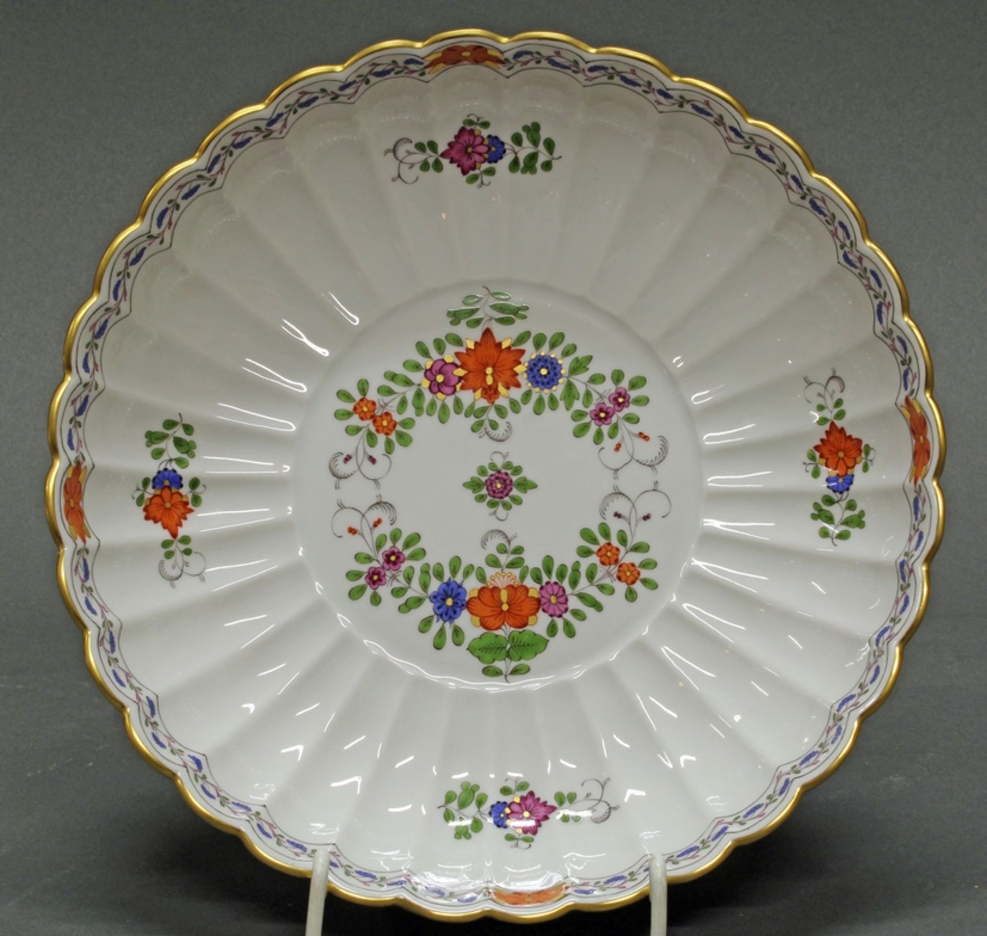 Schale, Meissen, Schwertermarke, 1. Wahl, indische Blumenmalerei, Goldrand, 4.5 cm hoch, ø 20.5 cm