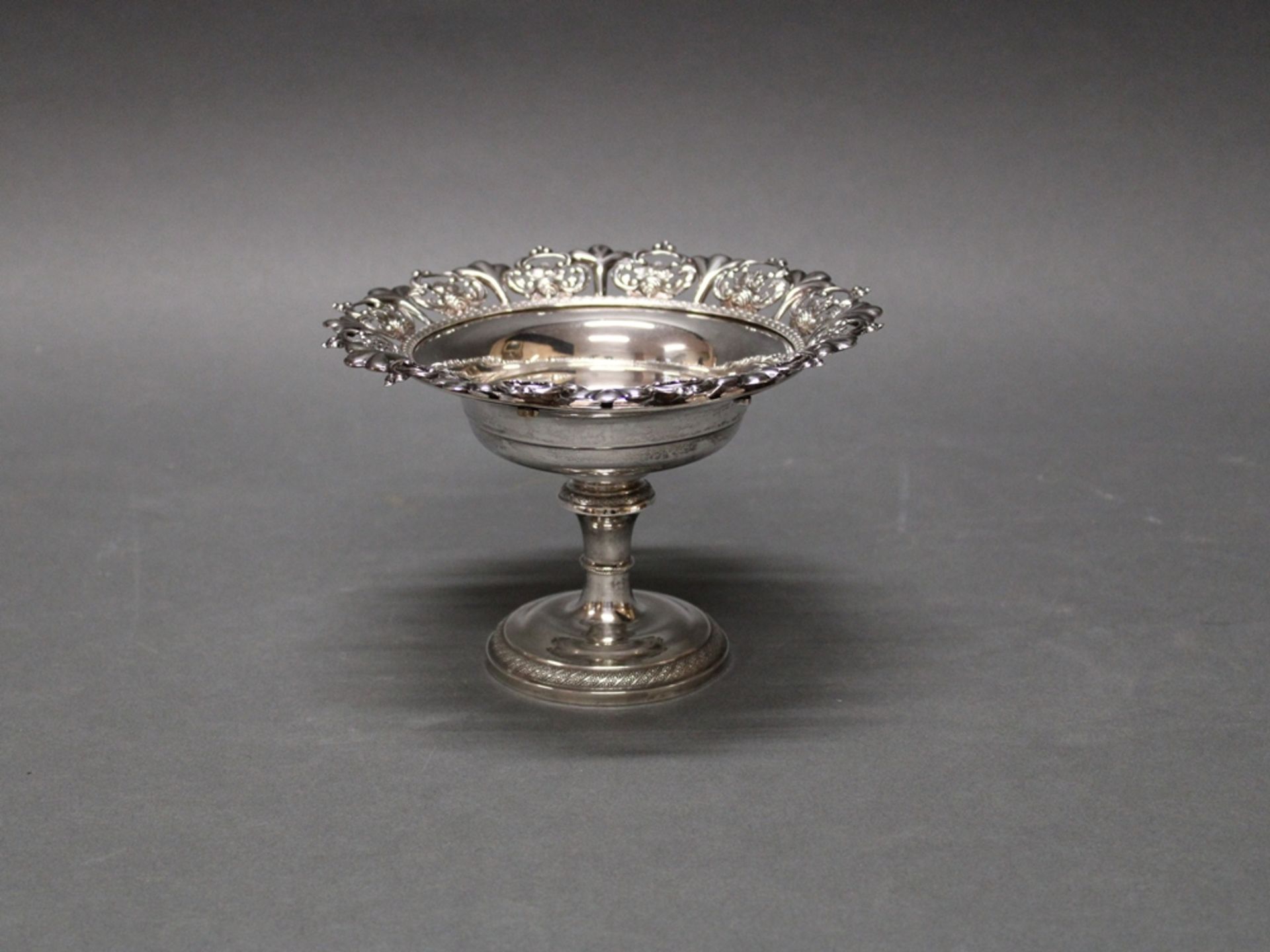 Fußschale, Silber 13-lötig, Österreich, 1832, Kuppa auf Rundfuß, Zierbordüren, à jour gearbeiteter