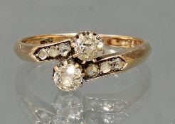 Ring, Art Deco, um 1920/30, GG 585, 2 Diamanten zus. ca. 0.30 ct., Altschliff, 6 kleine Diamanten, 