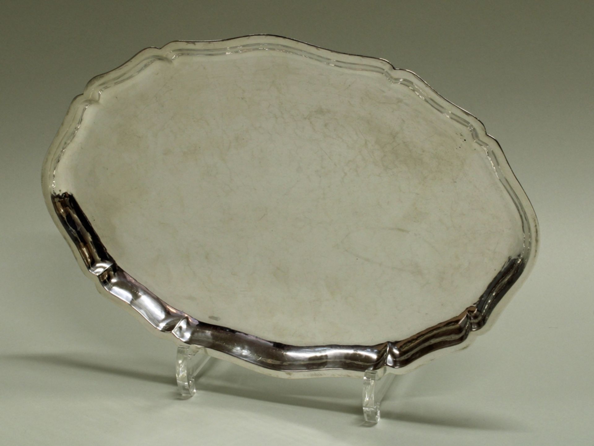 Tablett, Silber 835, Jakob Grimminger, passig-geschweift, oval, martellierte Struktur, 26.5 x 18 cm