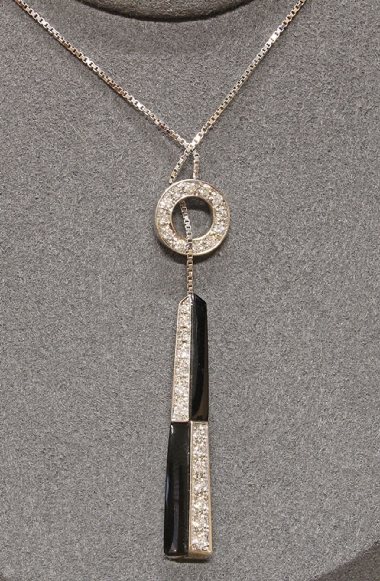 Collier, Art Deco-Stil, WG 750/Platin 950, Onyx, Diamanten zus. ca. 0.50 ct., etwa tw/vs1, 48 cm, 9