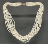 Süßwasser-Perlenkette, zehnreihig, Schließe GG 585, 62 cm lang, original Etui von Gem Profiles Inc.
