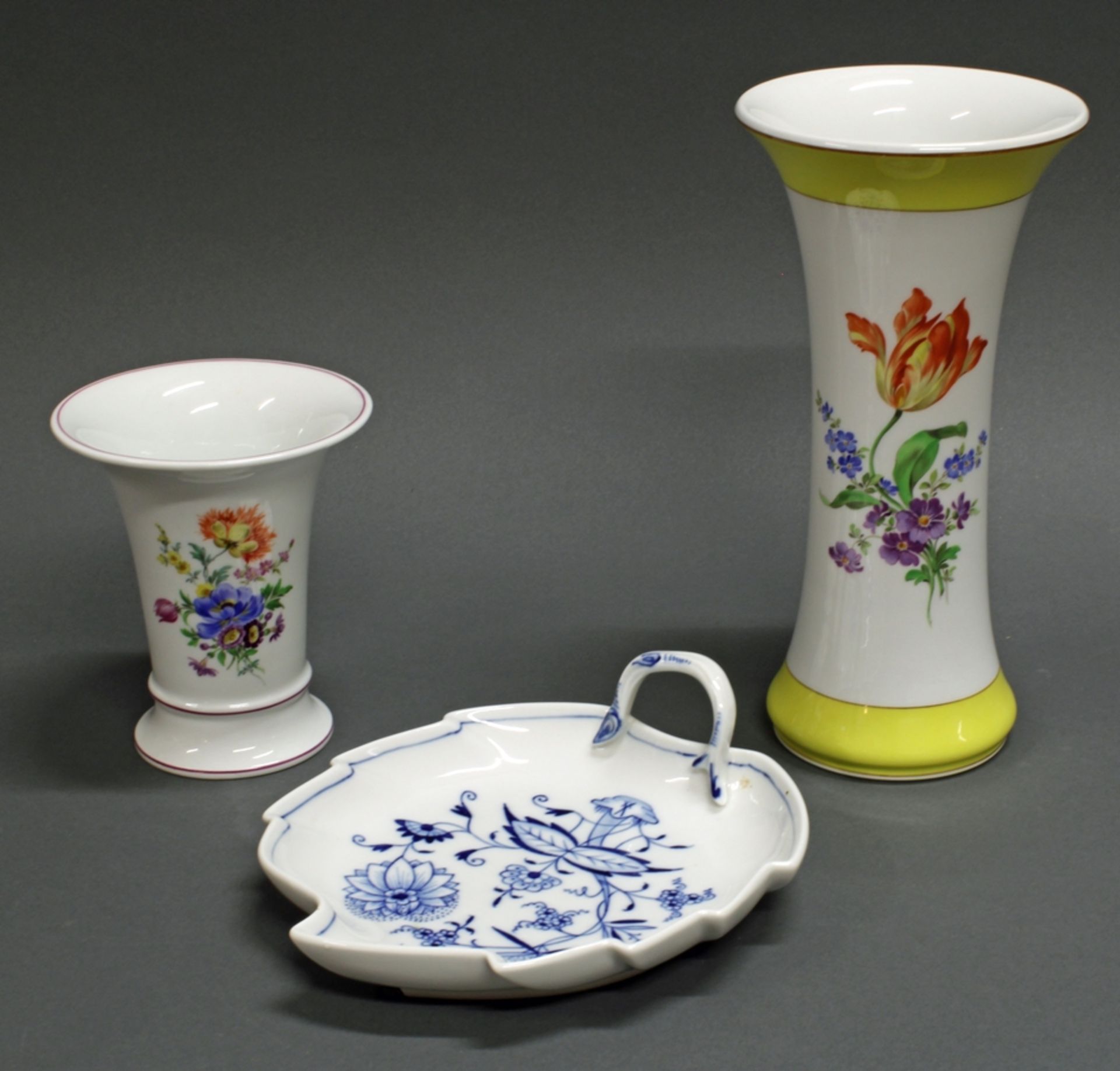 Blattschale, Meissen, Schwertermarke, 3. Wahl, Zwiebelmuster, 19 x 17 cm;