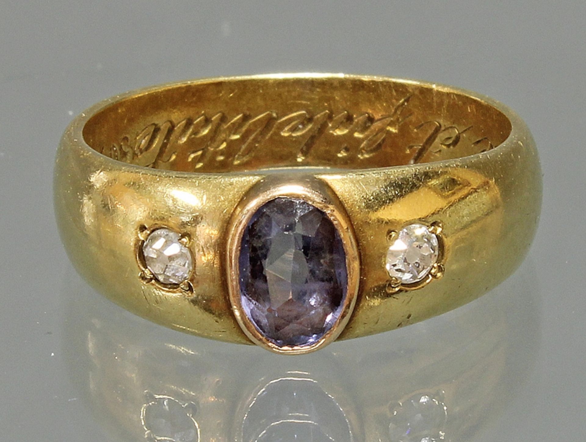 Bandring, Widmung 1916, GG 750 2 Diamanten, 1 facettierter Saphir, 7 g, RM 18.5