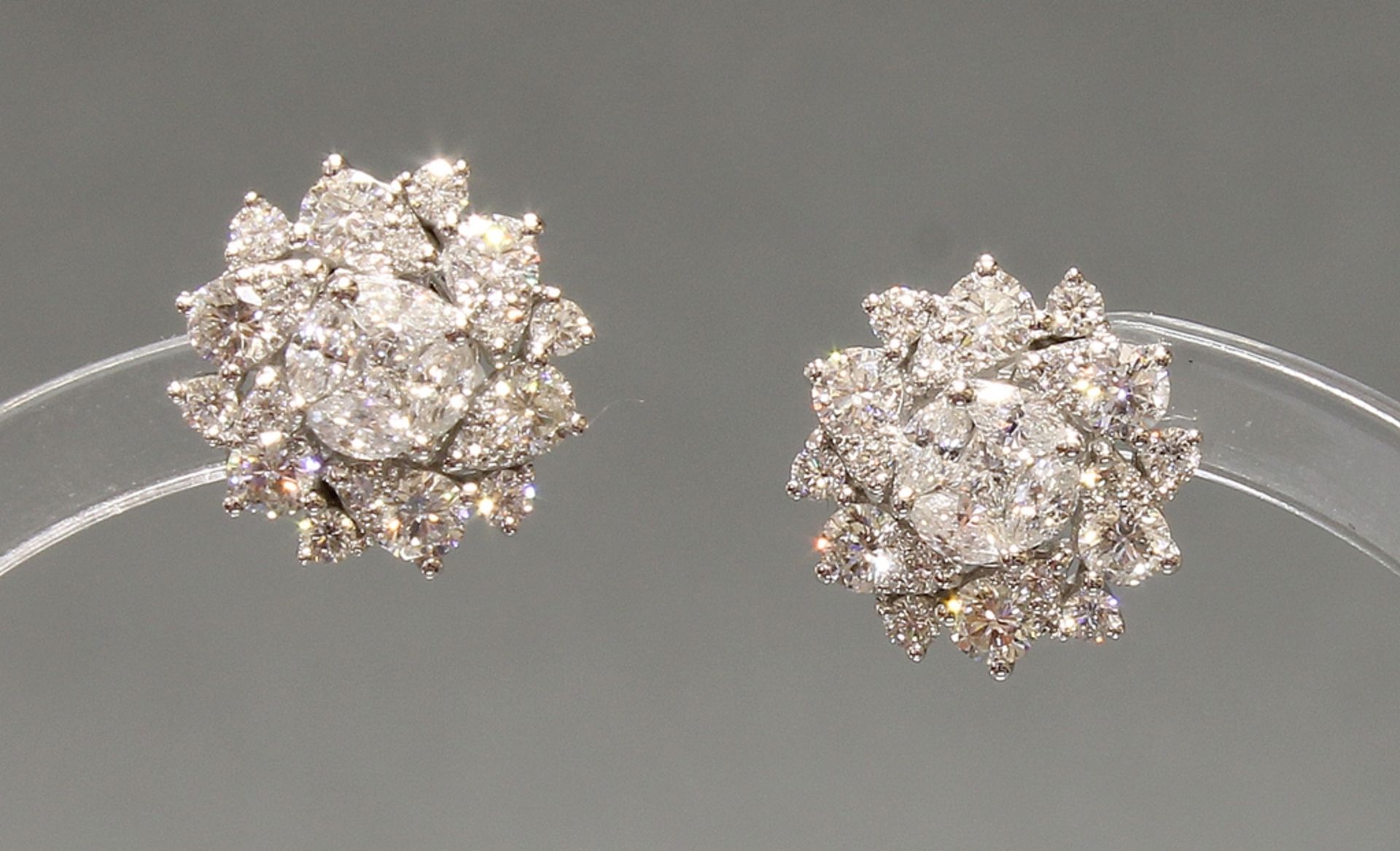 Paar Ohrstecker, WG 750, Diamanten zus. ca. 1.82 ct., etwa tw-w/vs-si, 4 g