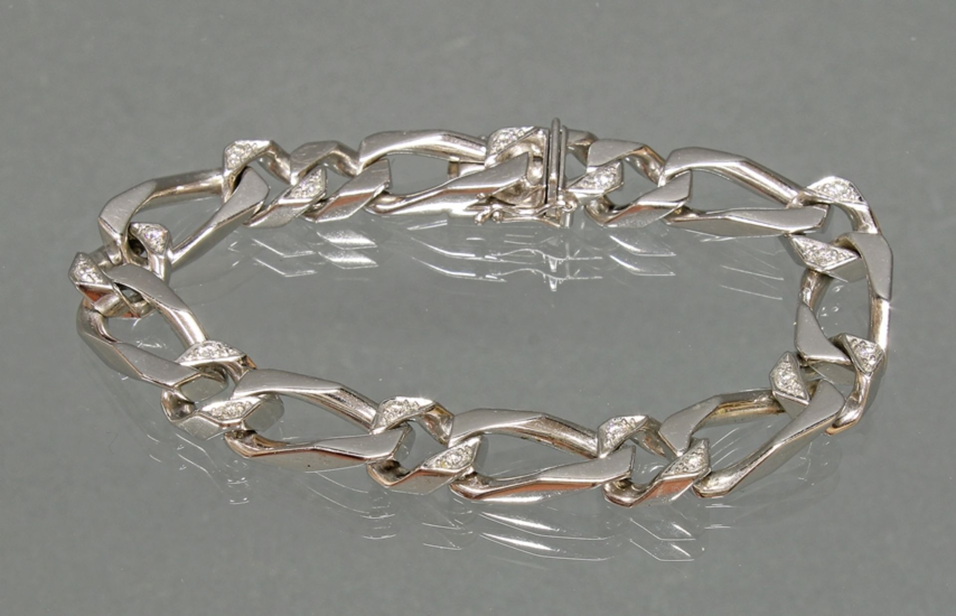 Armband, WG 750, 16 Brillanten zus. ca. 0.80 ct., 20.5 cm lang, 58 g