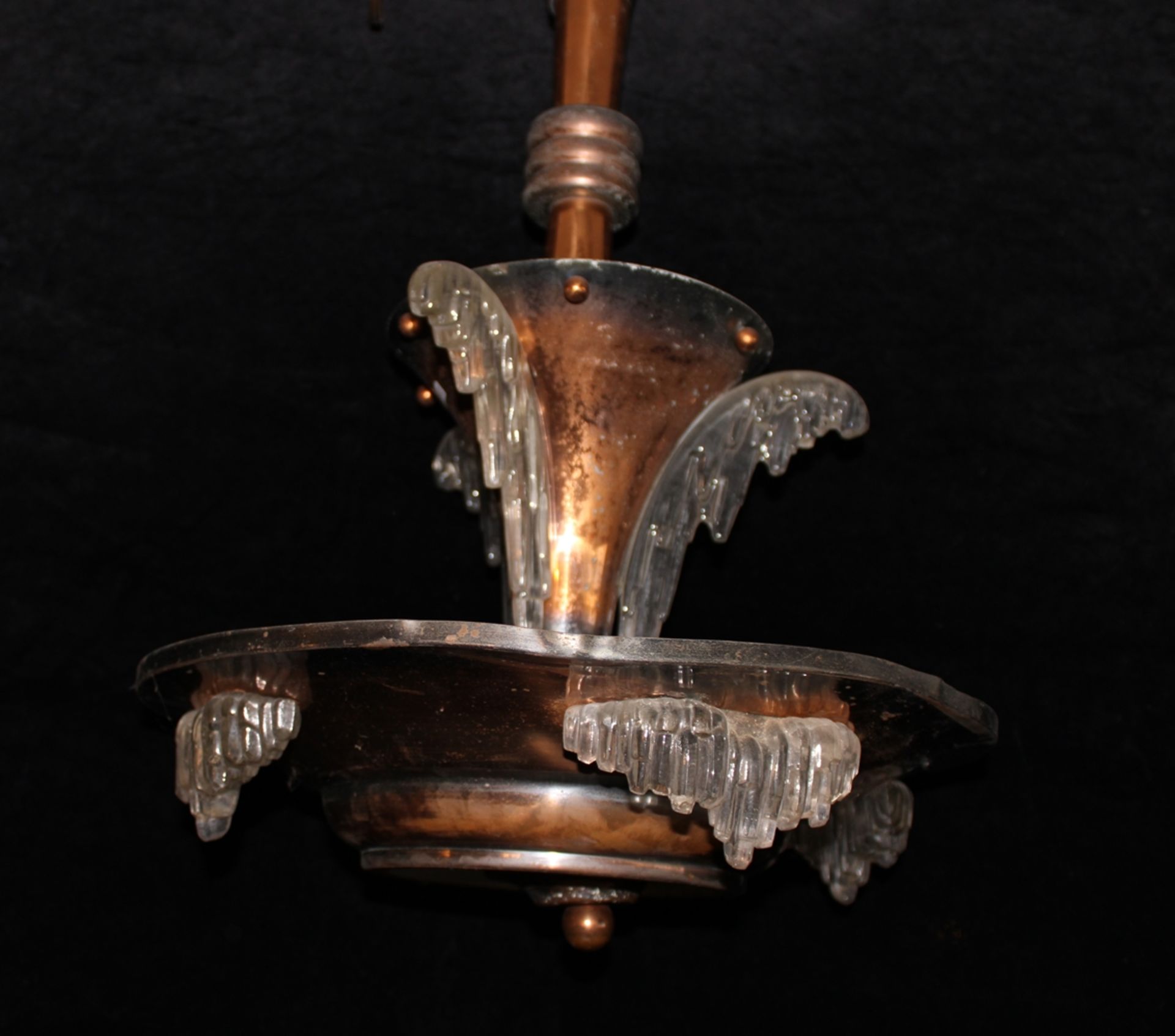 Deckenlampe, Frankreich, 1930er Jahre, Art Deco, Kupfer, Glas, dreiflammig, ca. 65 cm hoch, Altersp - Bild 2 aus 4