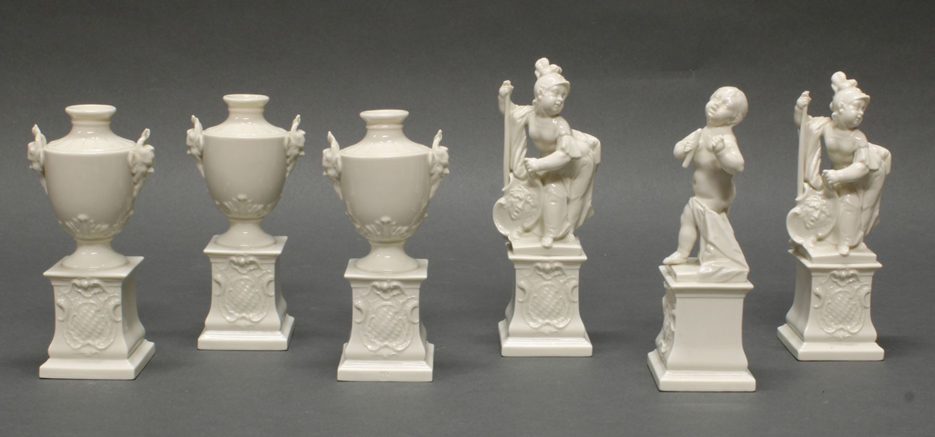 3 Puttenfiguren, 3 Ziervasen, Nymphenburg, Modellnummern 630a, 637a (2x), 734/1a (3x), Weißporzella