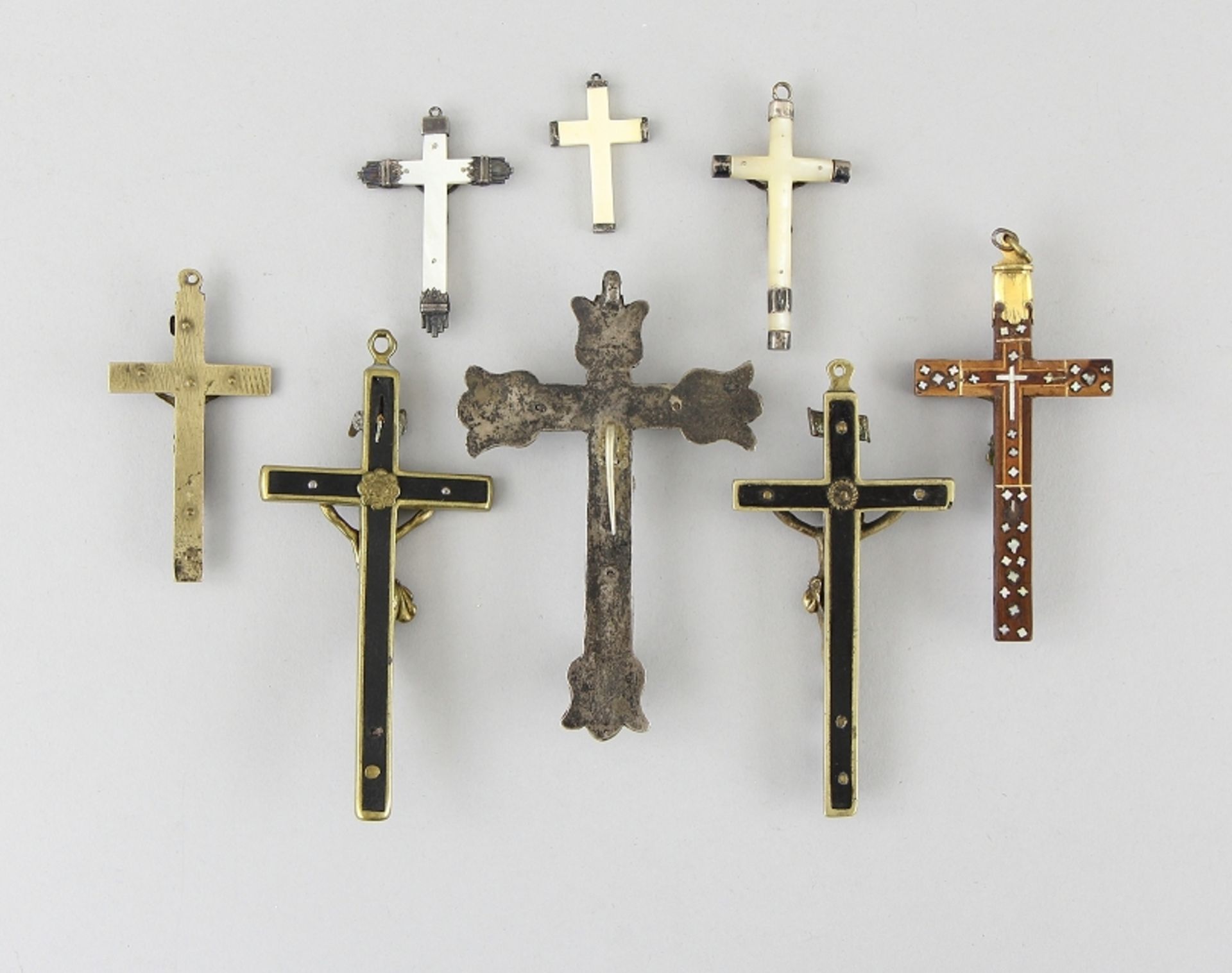 Konvolut von acht Kruzifixen - Image 2 of 4