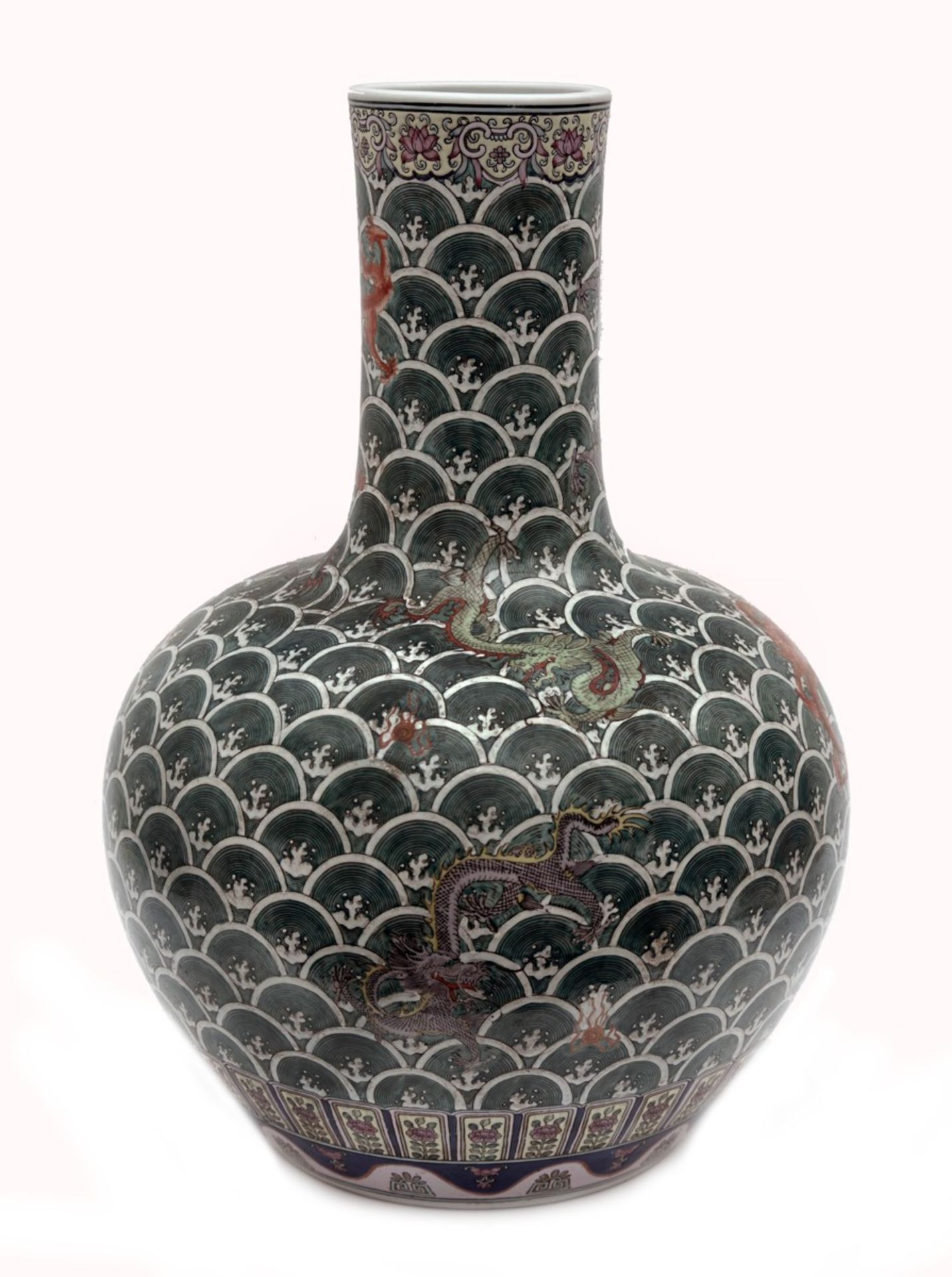 Chinesische Porzellanflaschenvase Porzellanflaschenvase mit Drachenmotiv - Bild 2 aus 3