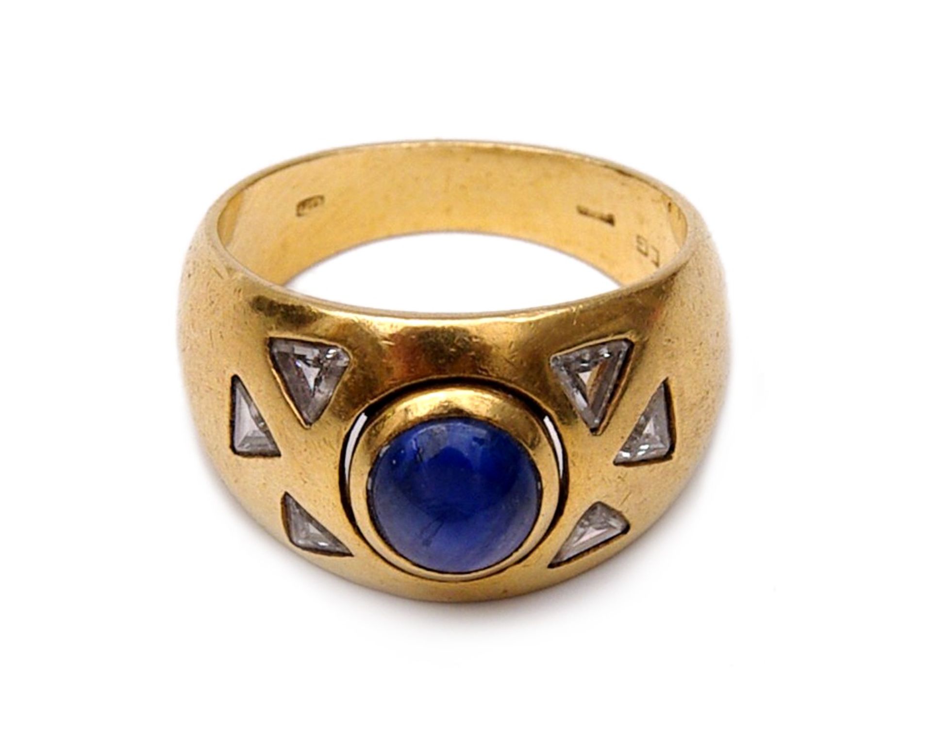 A blue sapphire cabochon and diamond ring