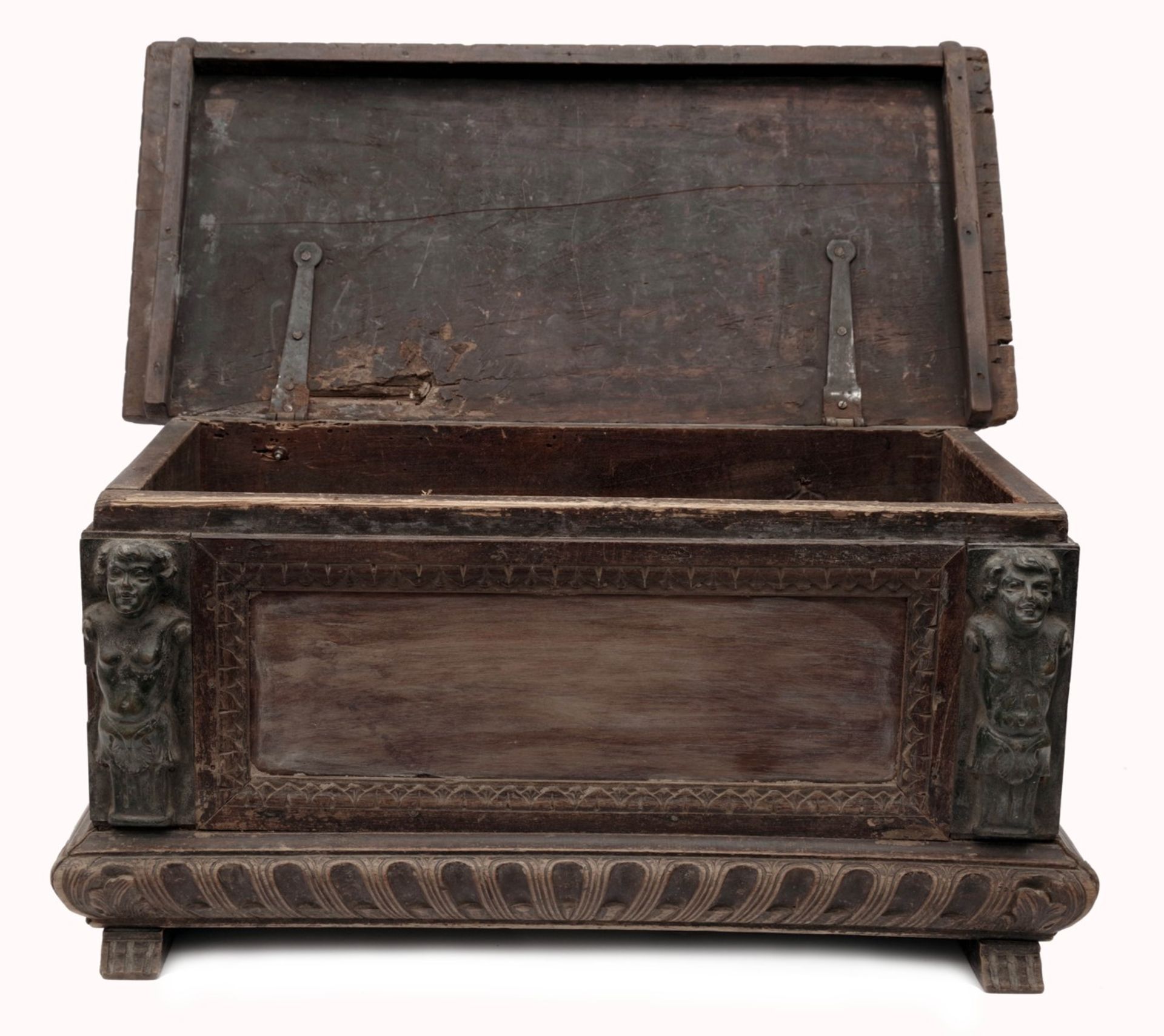 Small Northern Italian Renaissance coffer - Image 2 of 3