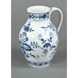 Weinkanne, Meissen, blaue Schwertermarke Meissen, Marke ab 1934, 1. Wahl, Höhe 17 cm