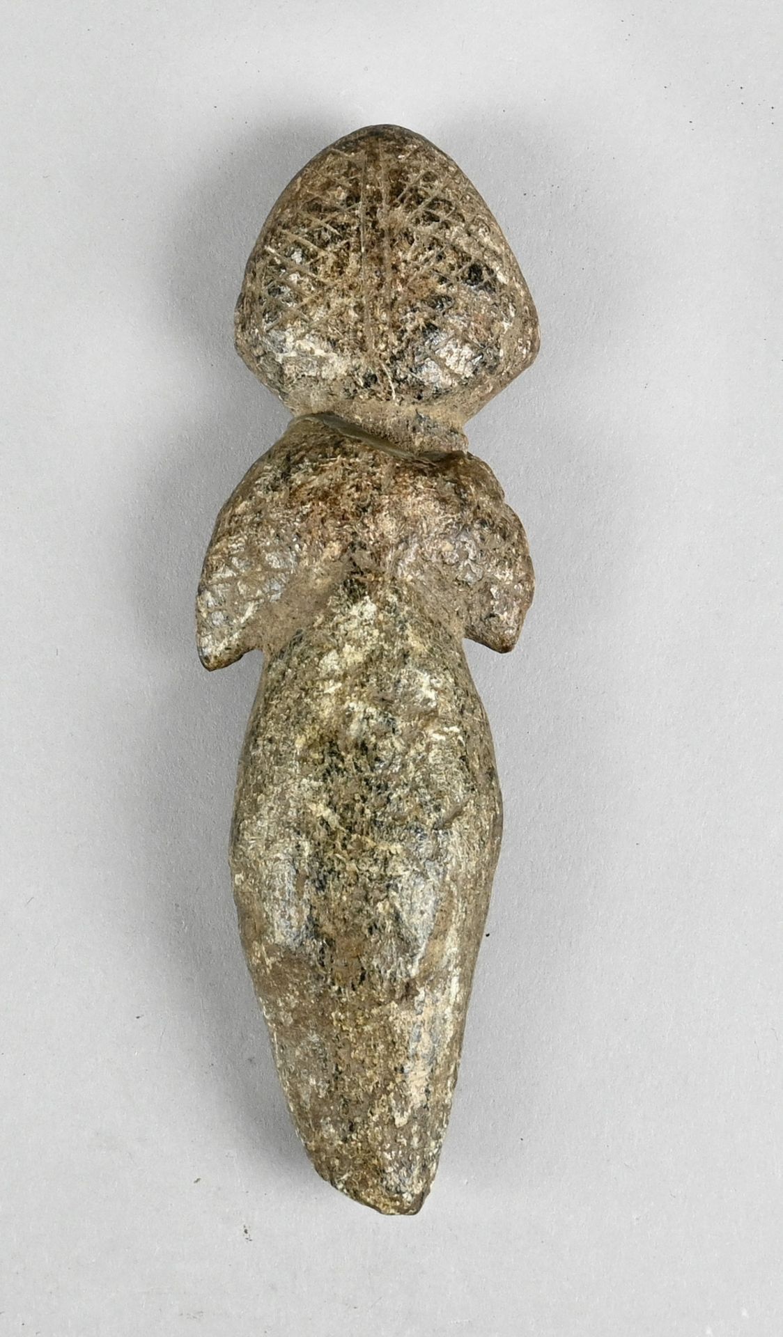 Archaic amulet, anthropomorphic, short arms, antique clay figure, height 17 cm, damaged - Image 2 of 2
