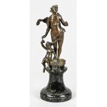Bronzefigur um 1900, "Diana mit Satyr", Bronzefigur auf Marmorsockel, Höhe 27 cm, schöne feine Ausf