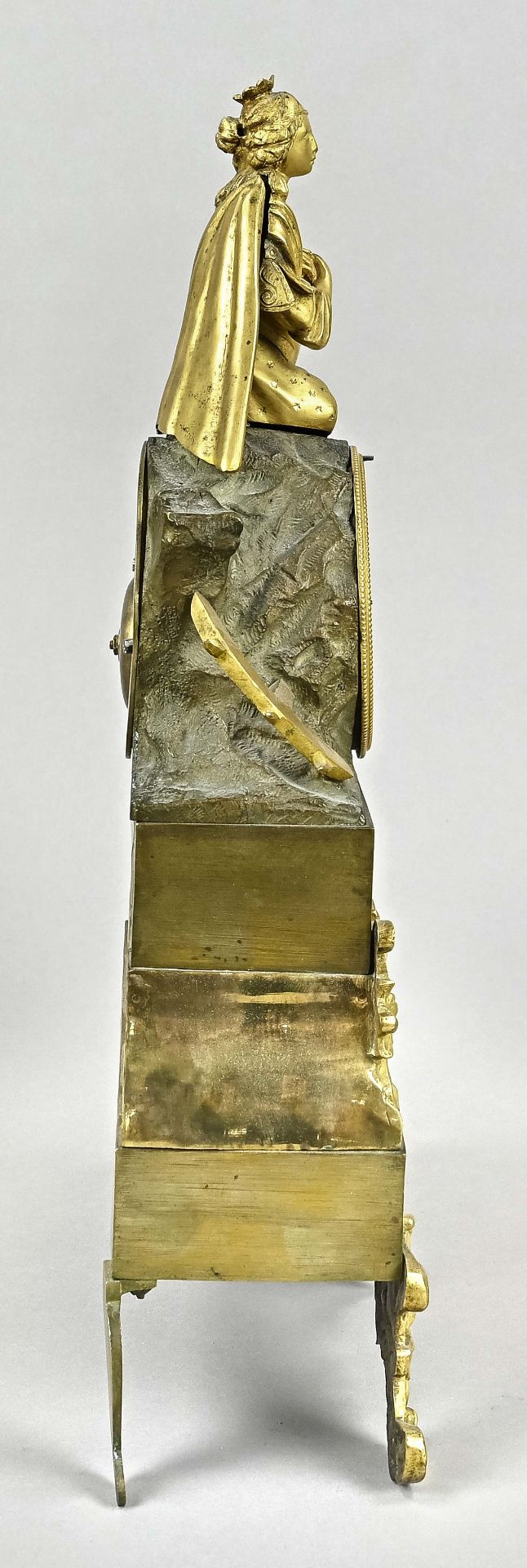 Fireplace clock, France circa 1830/40, bronze, fire gilded, "Muse sitting on rock", thread suspensi - Image 3 of 5