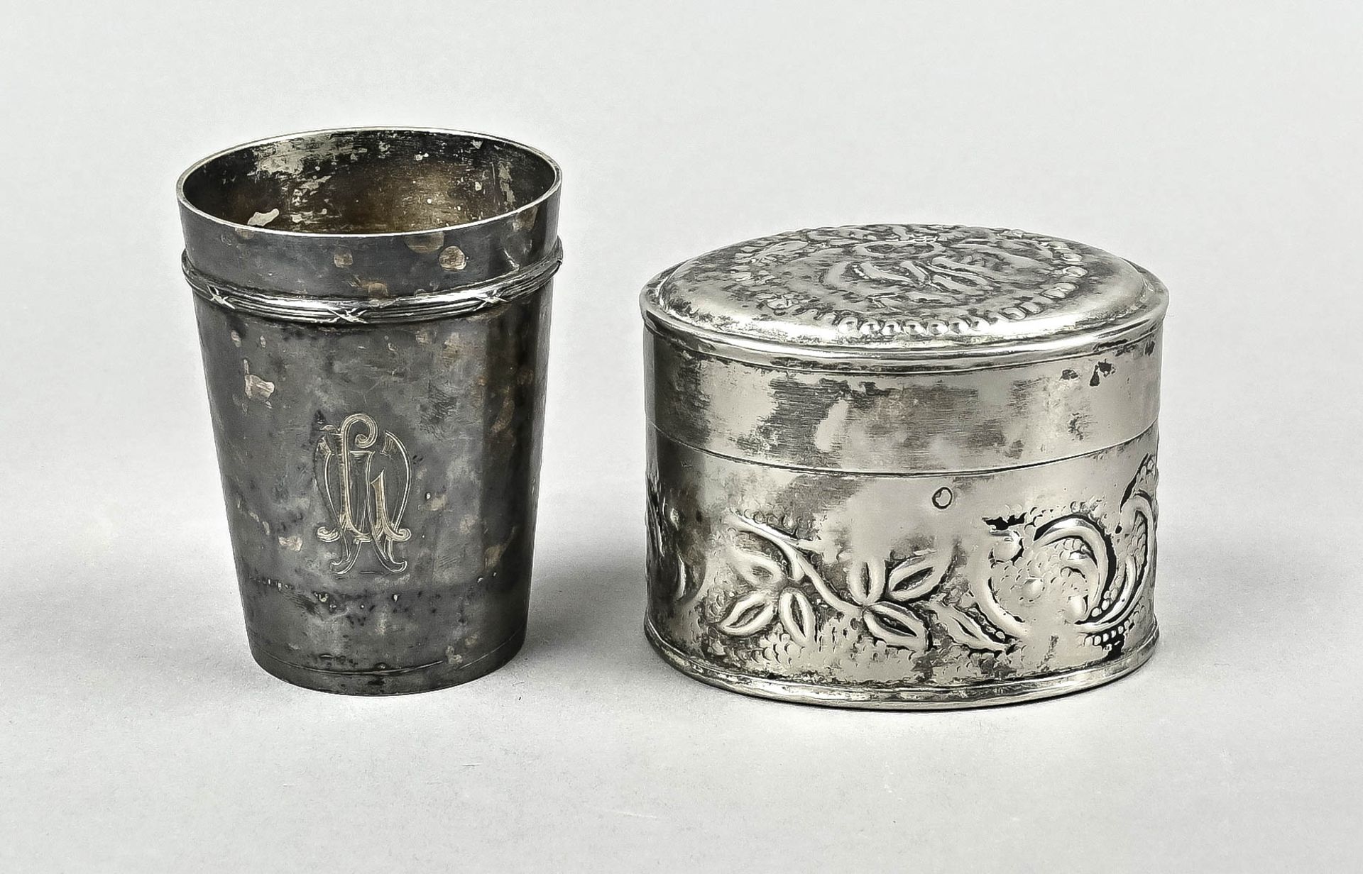 Box and wine goblet, around 1900, box with fine leaf tendril decoration, height 6.2 cm x 9 cm, weig