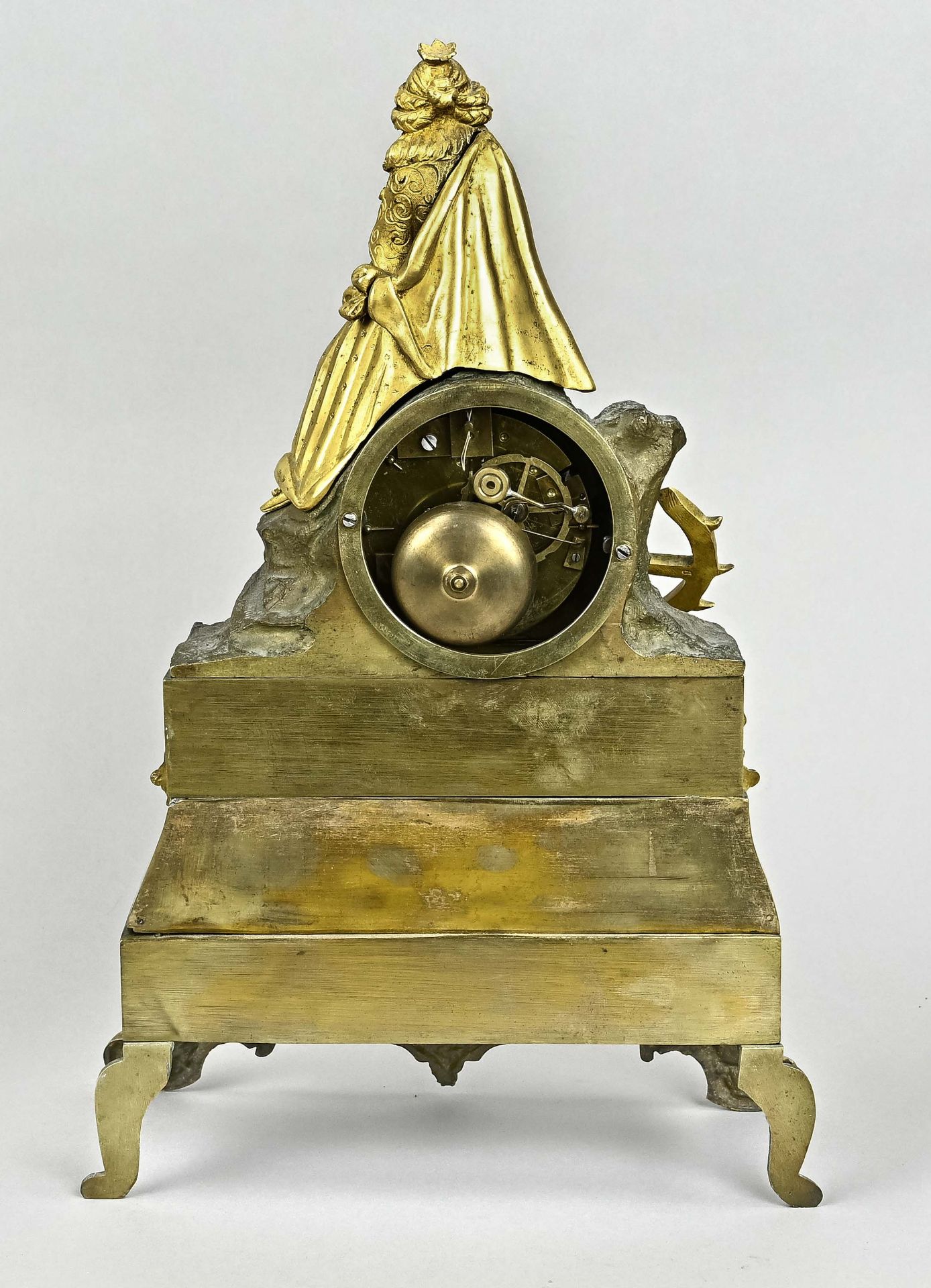 Fireplace clock, France circa 1830/40, bronze, fire gilded, "Muse sitting on rock", thread suspensi - Image 4 of 5