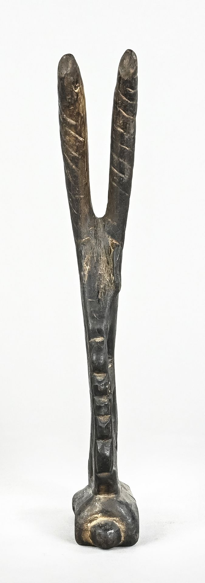 Small simple antelope figure Tjiwara, Bambara, Mali, in abstract Sikasso style, on carved neck, woo - Image 2 of 3