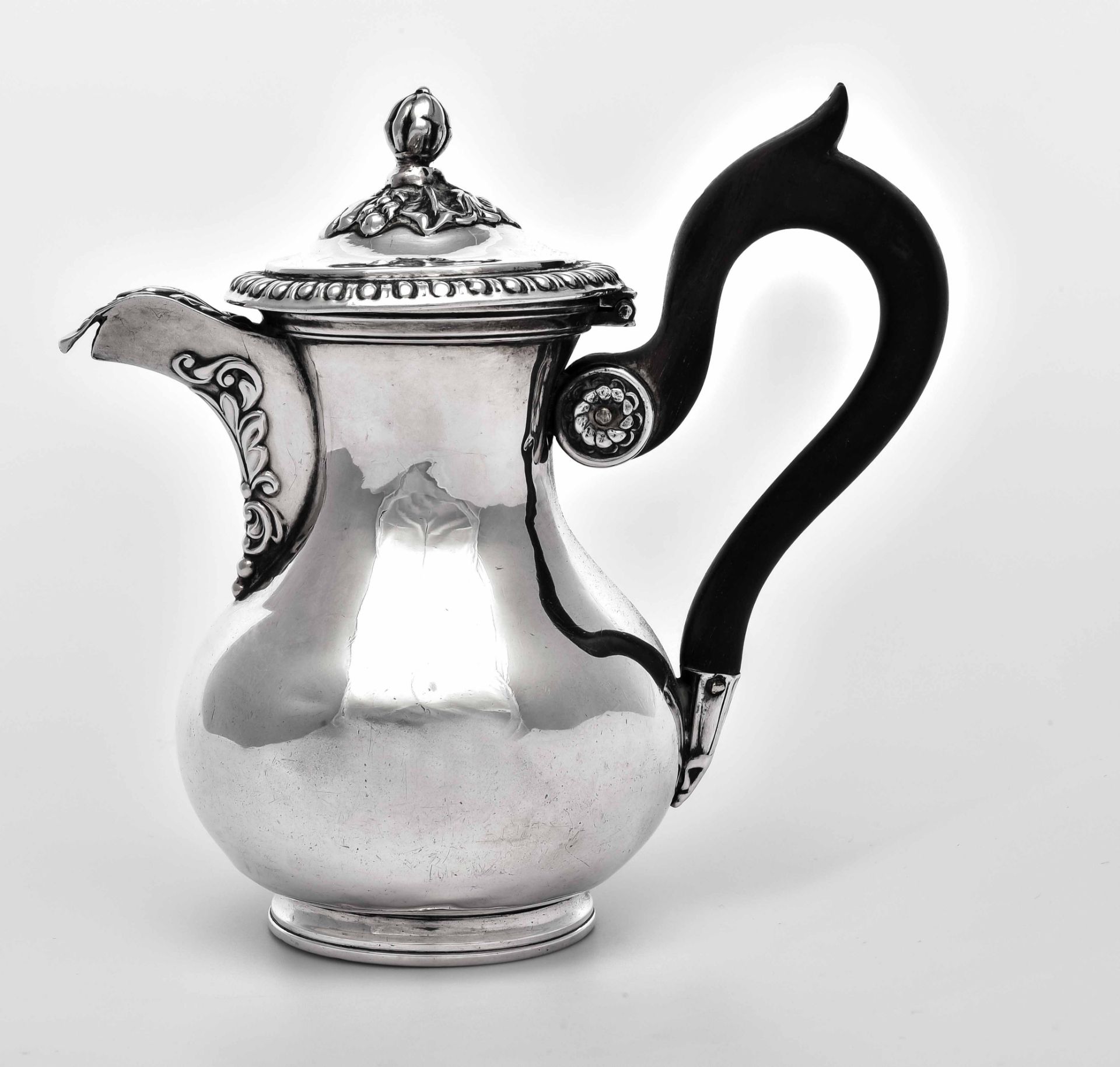 Mocca Kännchen, Frankreich um 1850, Silber, mit Frauenkopf punziert, Meisterzeichen, Höhe 13 cm, Ge