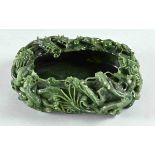 Hochwertige Drachenschale. China,19. Jh., Dunkelgrüne Jade, geschnitten und poliert. Die äußerst ku