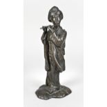 Bronzefigur, Japan um 1900, "Geisha mit Flöte", Bronze, Höhe 30 cm